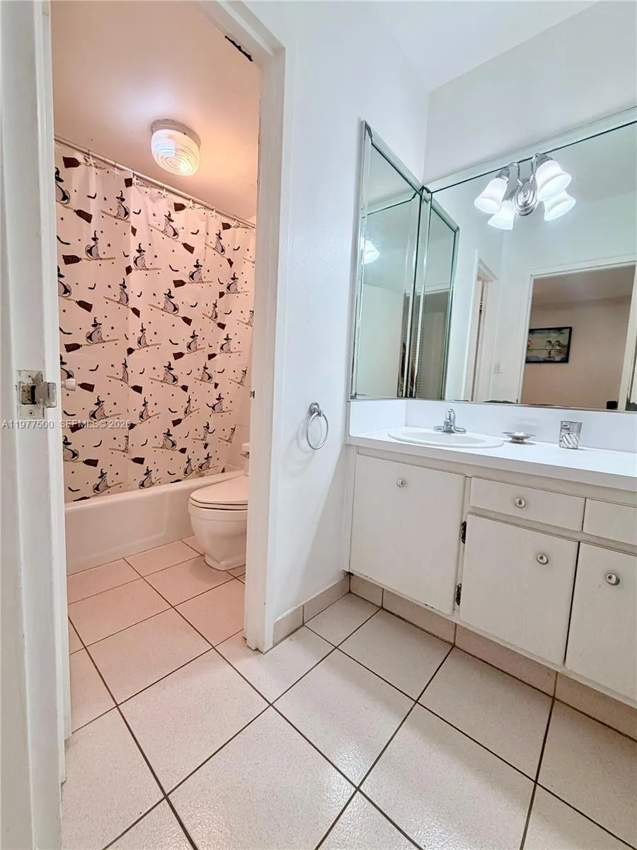 100 Lincoln Rd 304, Miami Beach, Florida 33139, Miami Beach, Florida 33139, ,1 BathroomBathrooms,Residential Lease,For Rent,100 Lincoln Rd 304, Miami Beach, Florida 33139,A11977500