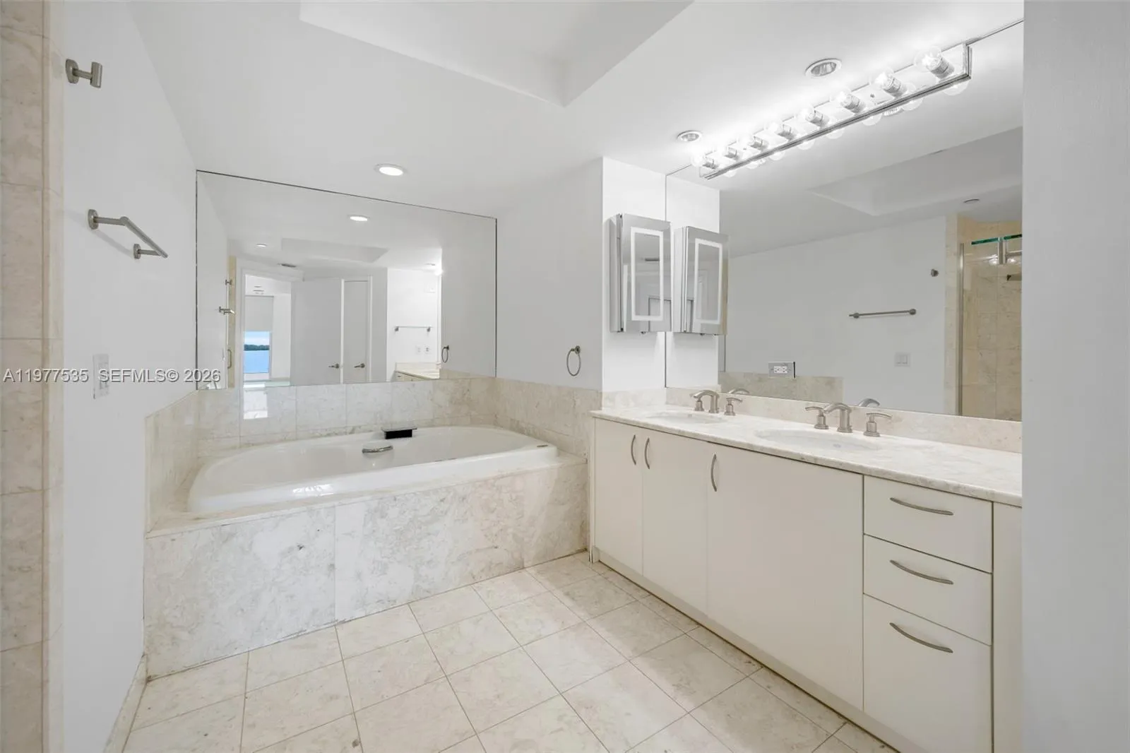 1331 Brickell Bay Dr 911, Miami, Florida 33131, Miami, Florida 33131, 2 Bedrooms Bedrooms, ,2 BathroomsBathrooms,Residential,For Sale,1331 Brickell Bay Dr 911, Miami, Florida 33131,A11977535