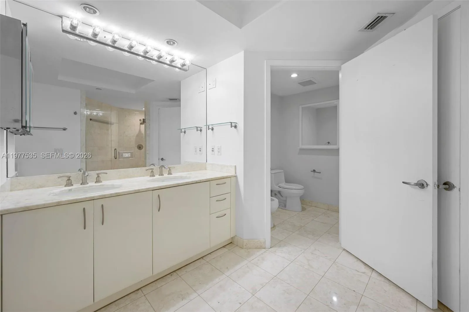 1331 Brickell Bay Dr 911, Miami, Florida 33131, Miami, Florida 33131, 2 Bedrooms Bedrooms, ,2 BathroomsBathrooms,Residential,For Sale,1331 Brickell Bay Dr 911, Miami, Florida 33131,A11977535