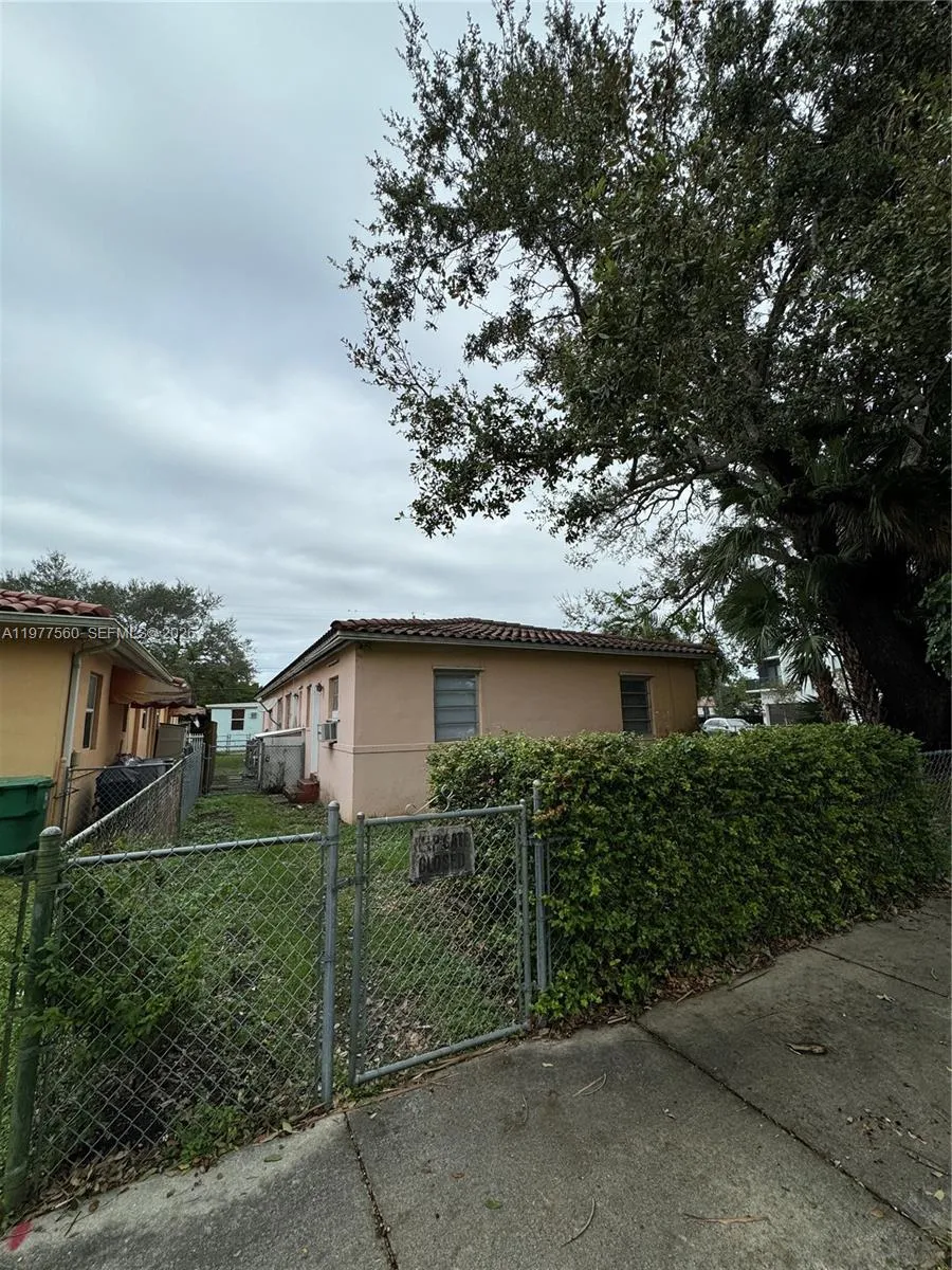 2652 Sw 23rd Ave Back, Miami, Florida 33133, Miami, Florida 33133, ,1 BathroomBathrooms,Residential Lease,For Rent,2652 Sw 23rd Ave Back, Miami, Florida 33133,A11977560