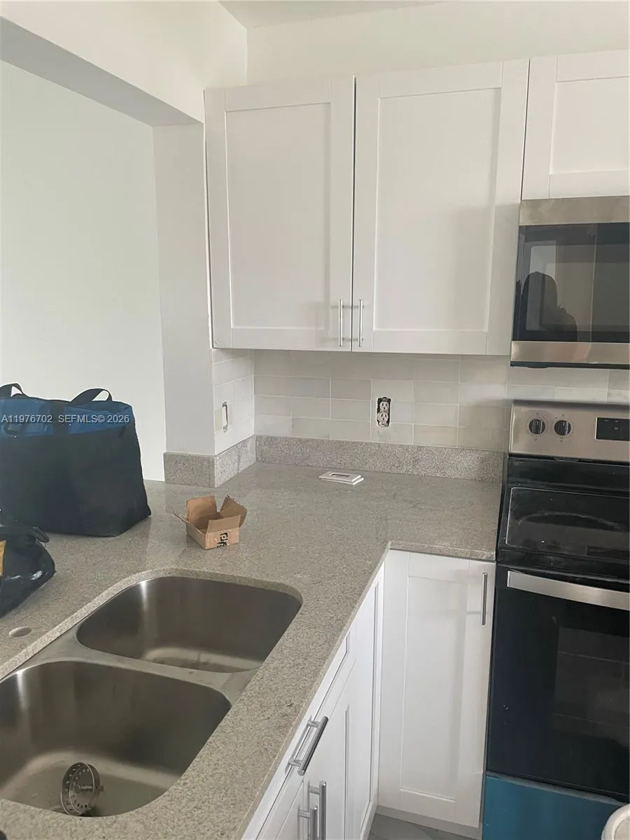 20725 Ne 8th Ct 203-11, Miami, Florida 33179, Miami, Florida 33179, 2 Bedrooms Bedrooms, ,2 BathroomsBathrooms,Residential Lease,For Rent,20725 Ne 8th Ct 203-11, Miami, Florida 33179,A11976702
