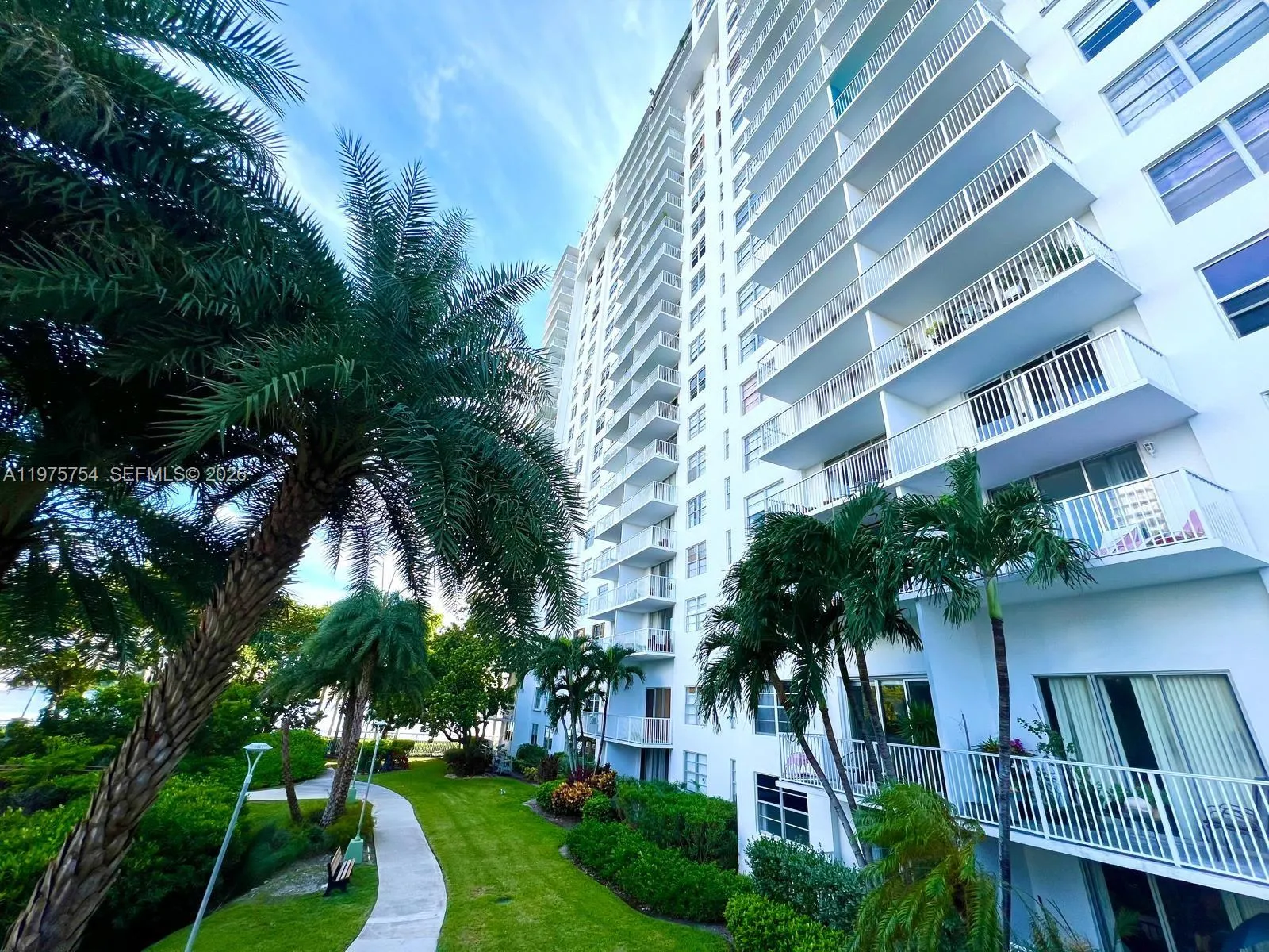 2801 Ne 183rd St 1914w, Aventura, Florida 33160, Aventura, Florida 33160, 2 Bedrooms Bedrooms, ,2 BathroomsBathrooms,Residential Lease,For Rent,2801 Ne 183rd St 1914w, Aventura, Florida 33160,A11975754