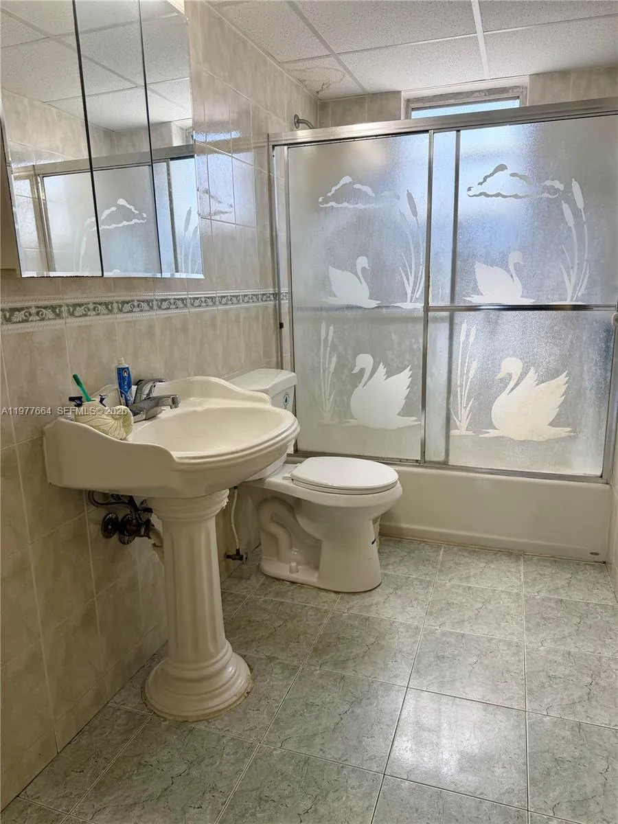 2000 Biarritz Dr 201, Miami Beach, Florida 33141, Miami Beach, Florida 33141, 1 Bedroom Bedrooms, ,1 BathroomBathrooms,Residential,For Sale,2000 Biarritz Dr 201, Miami Beach, Florida 33141,A11977664