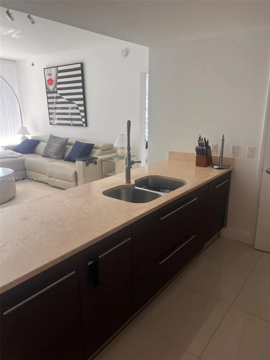 475 Brickell Ave 3613, Miami, Florida 33131, Miami, Florida 33131, 2 Bedrooms Bedrooms, ,2 BathroomsBathrooms,Residential Lease,For Rent,475 Brickell Ave 3613, Miami, Florida 33131,A11965755
