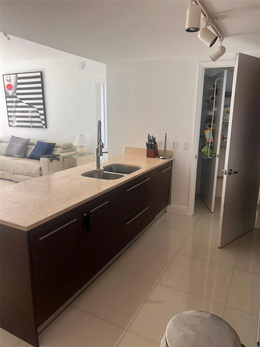 475 Brickell Ave 3613, Miami, Florida 33131, Miami, Florida 33131, 2 Bedrooms Bedrooms, ,2 BathroomsBathrooms,Residential Lease,For Rent,475 Brickell Ave 3613, Miami, Florida 33131,A11965755