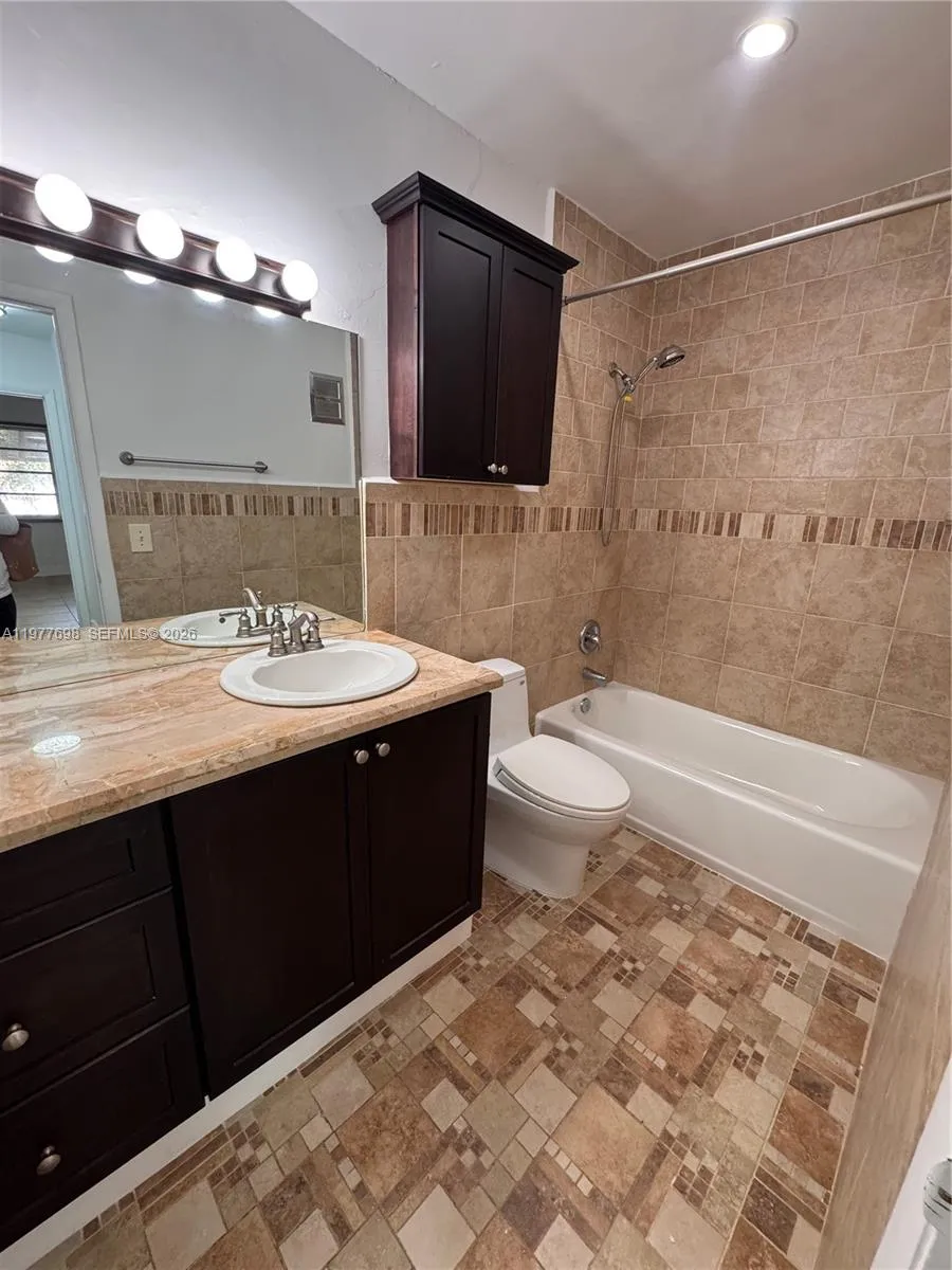 9392 Sw 77th Ave E5, Miami, Florida 33156, Miami, Florida 33156, 1 Bedroom Bedrooms, ,1 BathroomBathrooms,Residential Lease,For Rent,9392 Sw 77th Ave E5, Miami, Florida 33156,A11977698