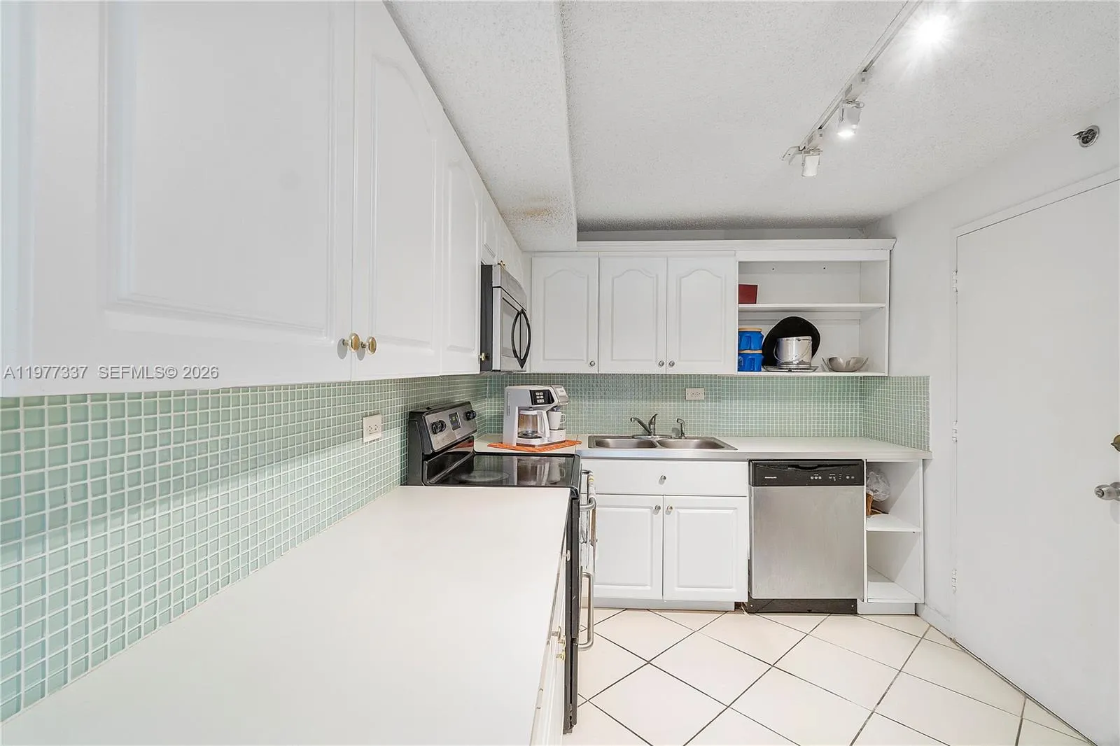 6039 Collins Ave 829, Miami Beach, Florida 33140, Miami Beach, Florida 33140, 2 Bedrooms Bedrooms, ,2 BathroomsBathrooms,Residential Lease,For Rent,6039 Collins Ave 829, Miami Beach, Florida 33140,A11977337