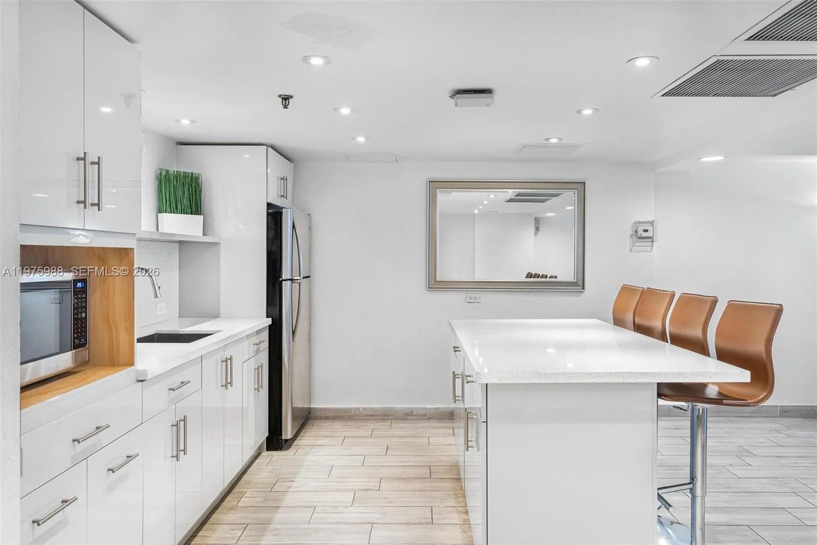 170 Ocean Lane Dr 310, Key Biscayne, Florida 33149, Key Biscayne, Florida 33149, 2 Bedrooms Bedrooms, 3 Rooms Rooms,2 BathroomsBathrooms,Residential,For Sale,170 Ocean Lane Dr 310, Key Biscayne, Florida 33149,A11975988