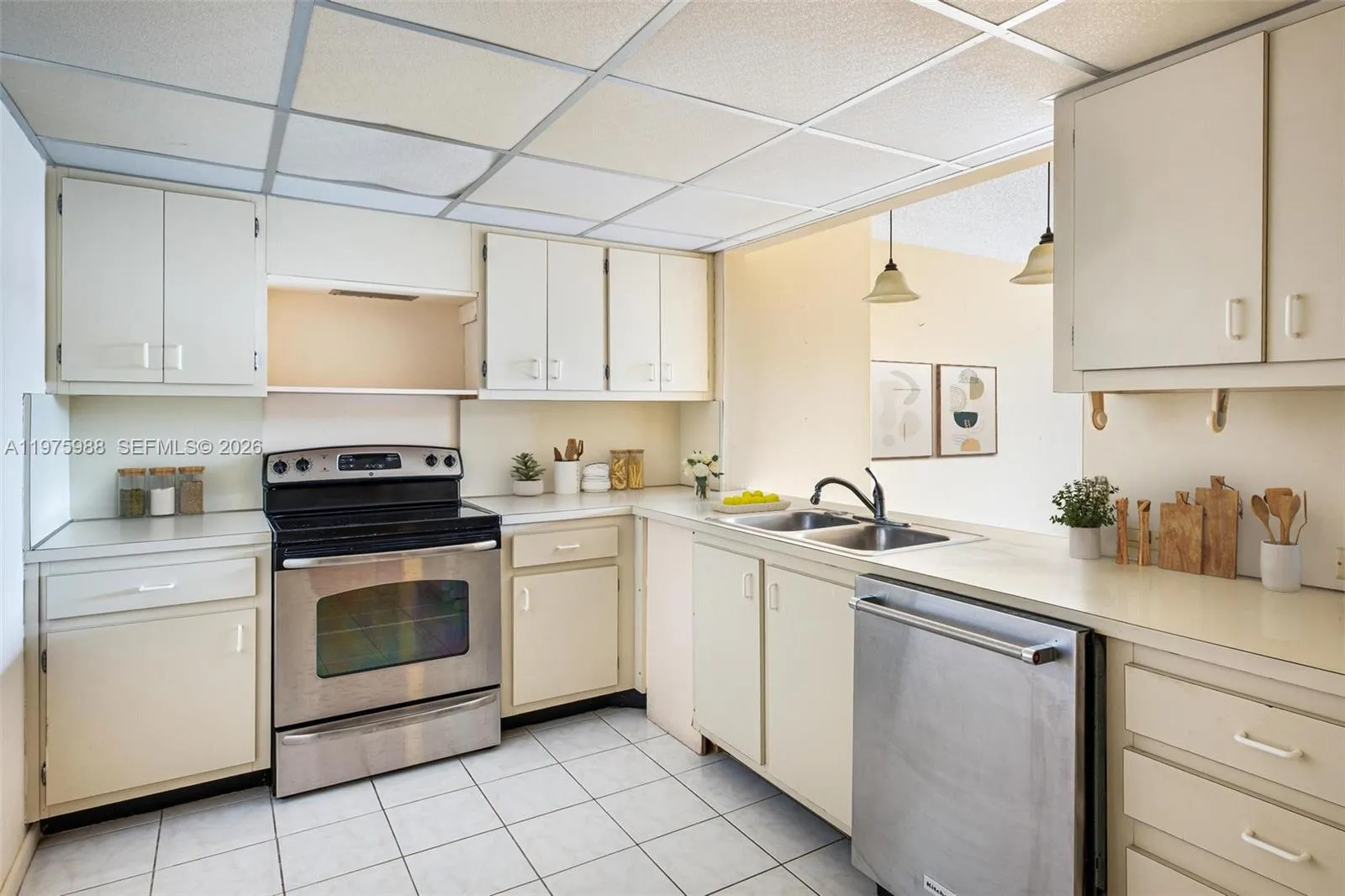 170 Ocean Lane Dr 310, Key Biscayne, Florida 33149, Key Biscayne, Florida 33149, 2 Bedrooms Bedrooms, 3 Rooms Rooms,2 BathroomsBathrooms,Residential,For Sale,170 Ocean Lane Dr 310, Key Biscayne, Florida 33149,A11975988