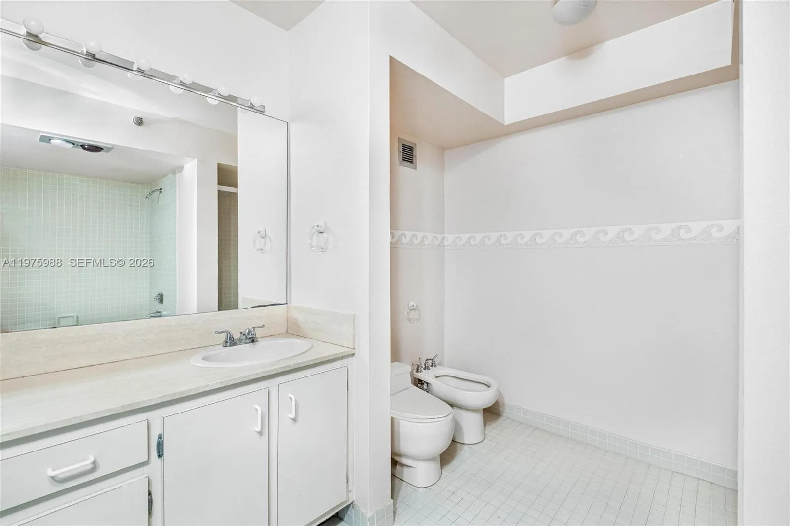 170 Ocean Lane Dr 310, Key Biscayne, Florida 33149, Key Biscayne, Florida 33149, 2 Bedrooms Bedrooms, 3 Rooms Rooms,2 BathroomsBathrooms,Residential,For Sale,170 Ocean Lane Dr 310, Key Biscayne, Florida 33149,A11975988