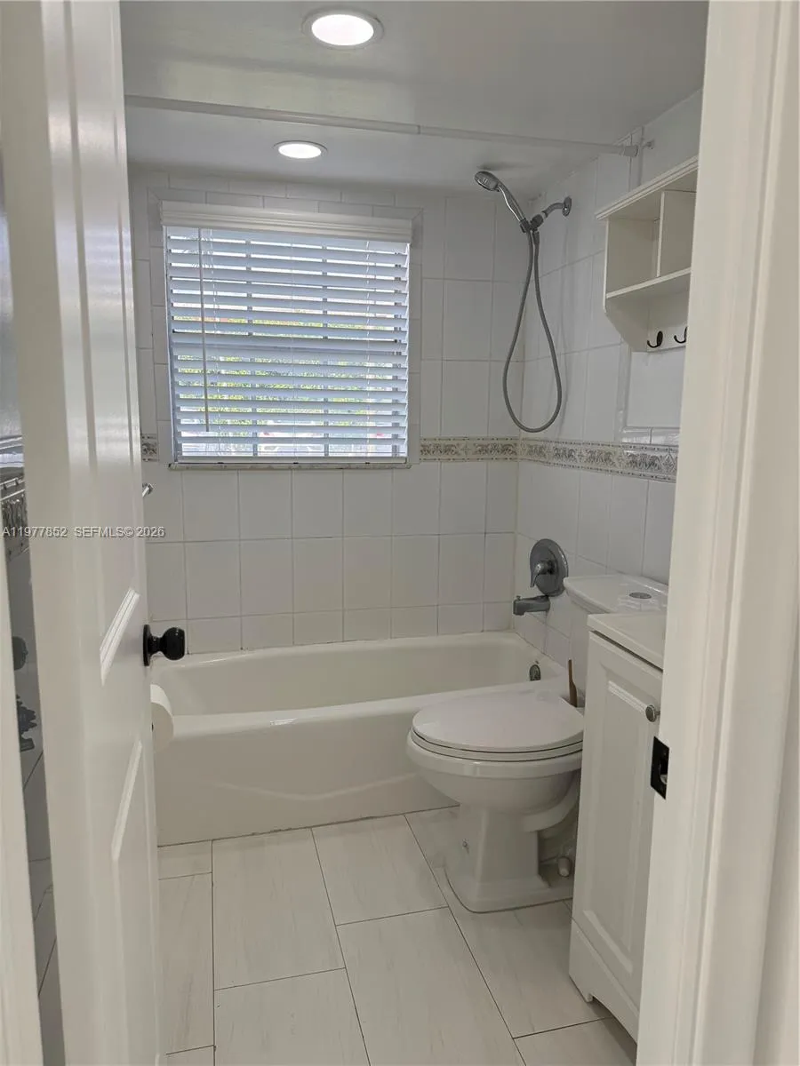 8107 Sw 72nd Ave 125e, Miami, Florida 33143, Miami, Florida 33143, 3 Bedrooms Bedrooms, ,2 BathroomsBathrooms,Residential Lease,For Rent,8107 Sw 72nd Ave 125e, Miami, Florida 33143,A11977852