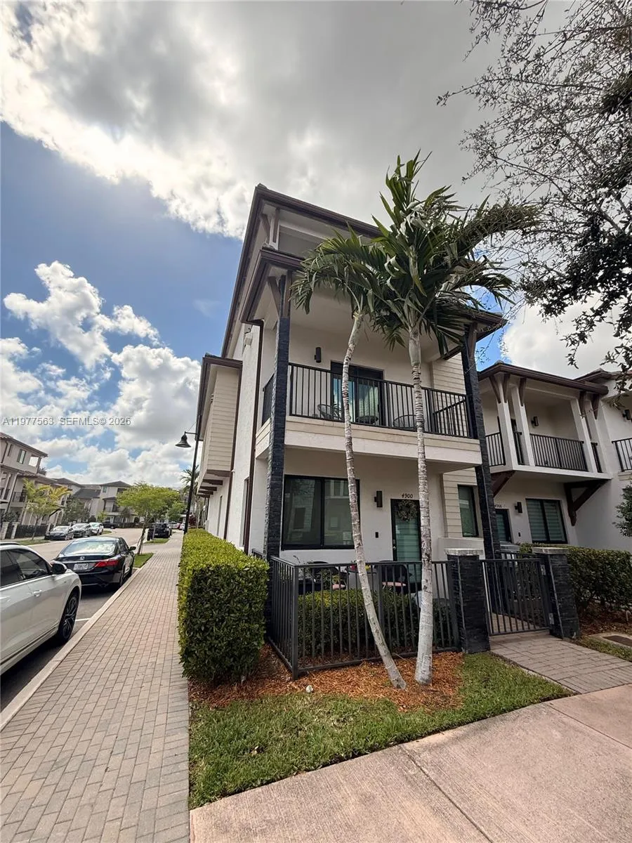 4900 Nw 83rd Path, Doral, Florida 33166, Doral, Florida 33166, 4 Bedrooms Bedrooms, ,2 BathroomsBathrooms,Residential Lease,For Rent,4900 Nw 83rd Path, Doral, Florida 33166,A11977563