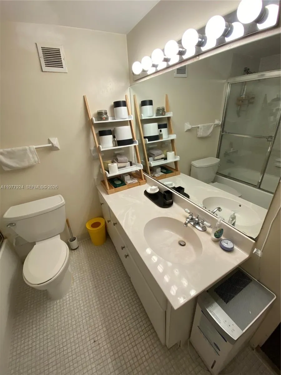 1200 West Ave 1403, Miami Beach, Florida 33139, Miami Beach, Florida 33139, 1 Bedroom Bedrooms, ,1 BathroomBathrooms,Residential,For Sale,1200 West Ave 1403, Miami Beach, Florida 33139,A11977924