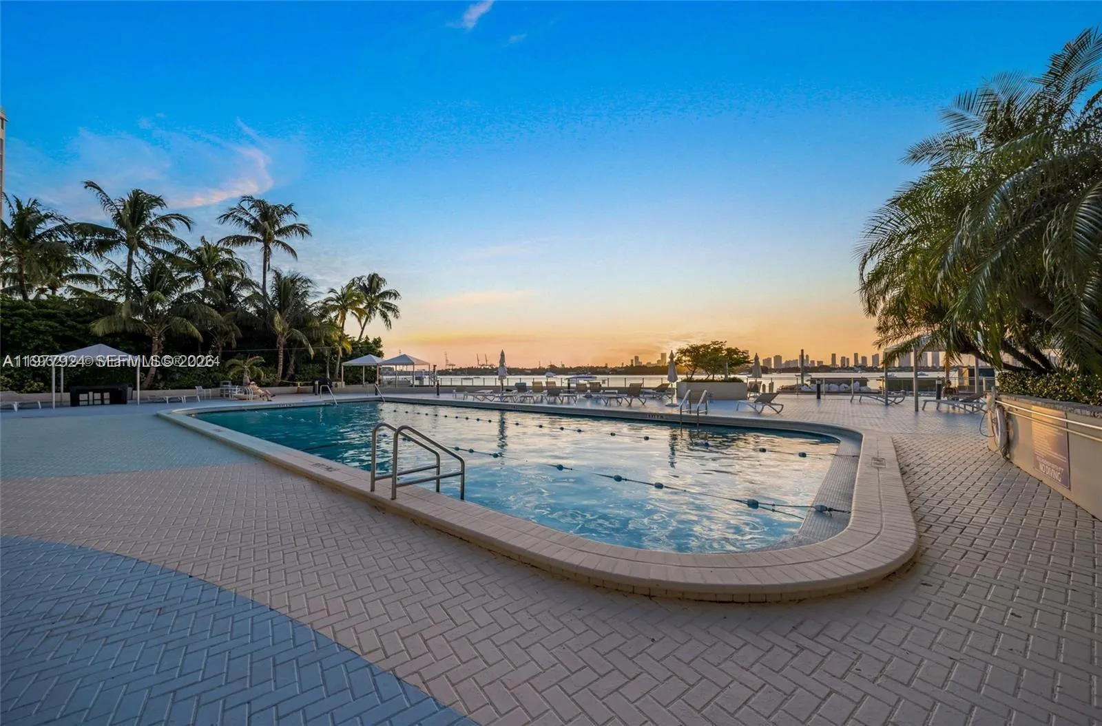 1200 West Ave 1403, Miami Beach, Florida 33139, Miami Beach, Florida 33139, 1 Bedroom Bedrooms, ,1 BathroomBathrooms,Residential,For Sale,1200 West Ave 1403, Miami Beach, Florida 33139,A11977924