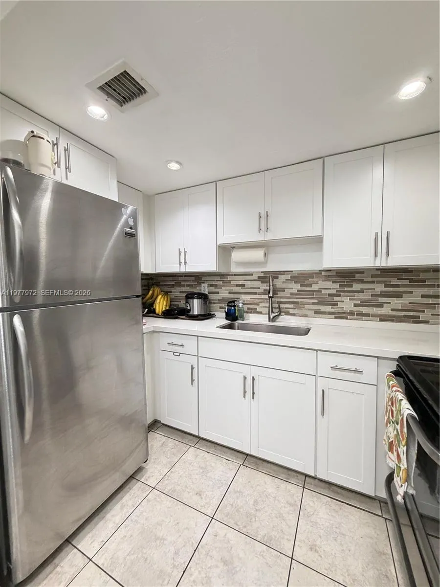 2201 W 52nd St 104, Hialeah, Florida 33016, Hialeah, Florida 33016, 2 Bedrooms Bedrooms, ,1 BathroomBathrooms,Residential Lease,For Rent,2201 W 52nd St 104, Hialeah, Florida 33016,A11977972