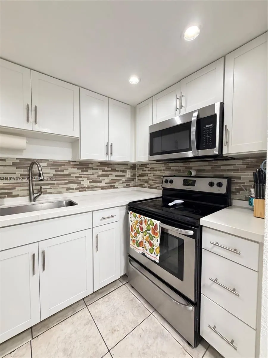 2201 W 52nd St 104, Hialeah, Florida 33016, Hialeah, Florida 33016, 2 Bedrooms Bedrooms, ,1 BathroomBathrooms,Residential Lease,For Rent,2201 W 52nd St 104, Hialeah, Florida 33016,A11977972