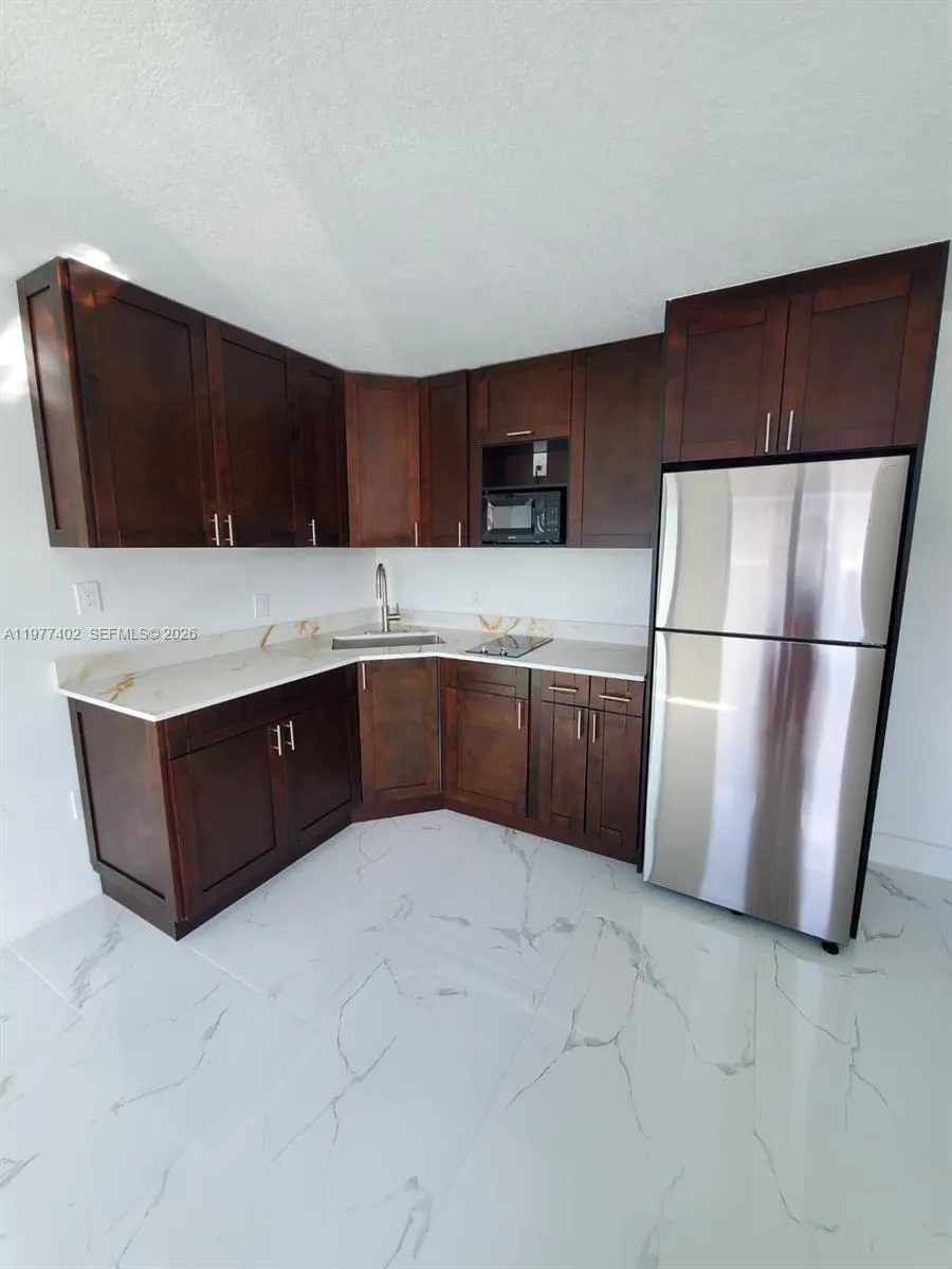 920 Se 8th St 1, Hialeah, Florida 33010, Hialeah, Florida 33010, 1 Bedroom Bedrooms, ,1 BathroomBathrooms,Residential Lease,For Rent,920 Se 8th St 1, Hialeah, Florida 33010,A11977402