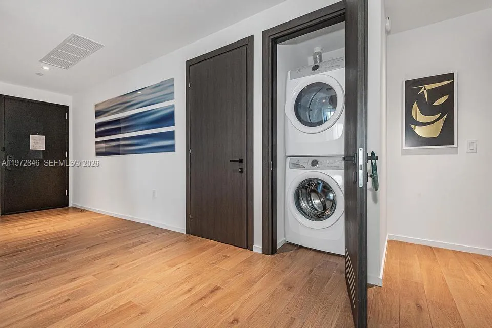 398 Ne 5th St 2418, Miami, Florida 33132, Miami, Florida 33132, 3 Bedrooms Bedrooms, ,3 BathroomsBathrooms,Residential,For Sale,398 Ne 5th St 2418, Miami, Florida 33132,A11972846