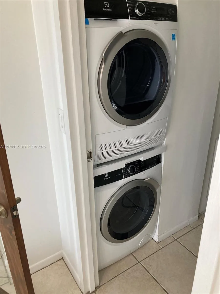 2333 Brickell Ave 1115, Miami, Florida 33129, Miami, Florida 33129, 2 Bedrooms Bedrooms, ,2 BathroomsBathrooms,Residential Lease,For Rent,2333 Brickell Ave 1115, Miami, Florida 33129,A11978012
