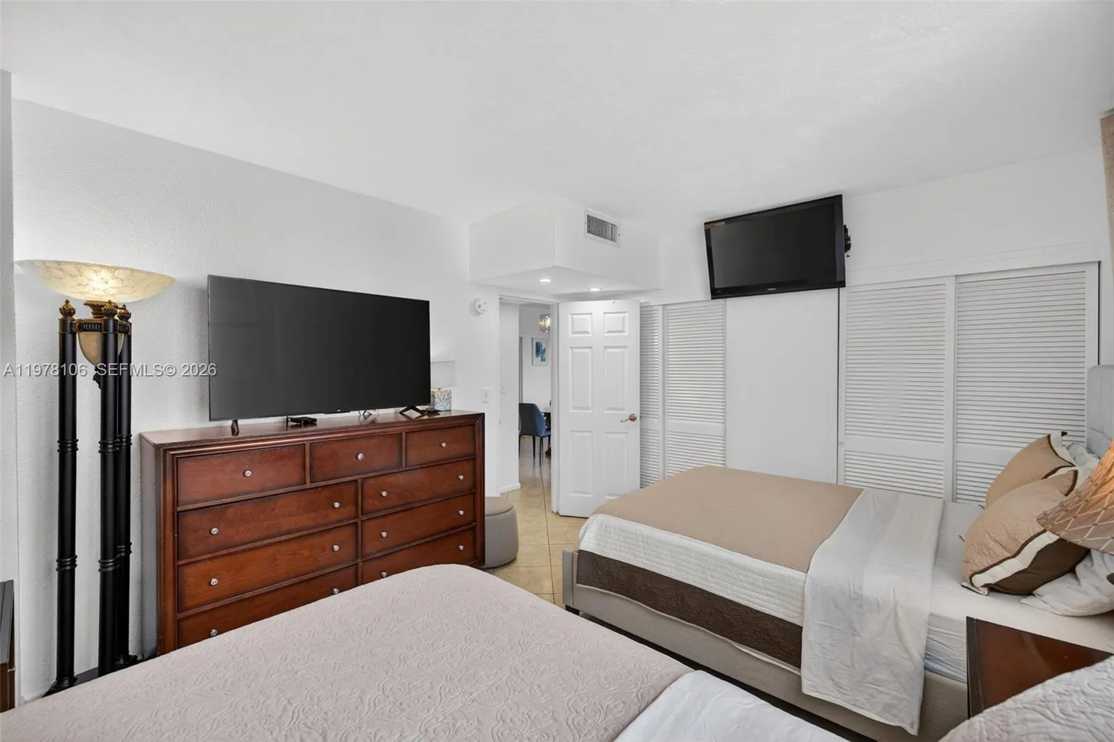 3801 S Ocean Dr 4r, Hollywood, Florida 33019, Hollywood, Florida 33019, 1 Bedroom Bedrooms, ,1 BathroomBathrooms,Residential Lease,For Rent,3801 S Ocean Dr 4r, Hollywood, Florida 33019,A11978106
