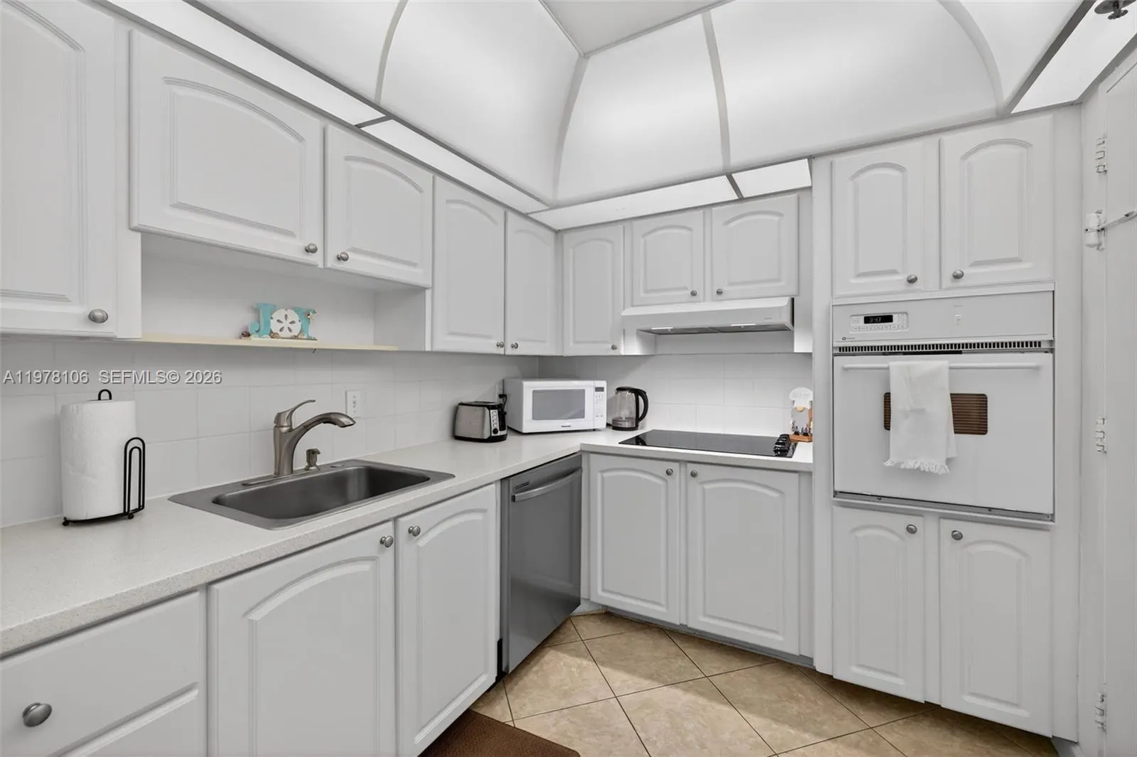 3801 S Ocean Dr 4r, Hollywood, Florida 33019, Hollywood, Florida 33019, 1 Bedroom Bedrooms, ,1 BathroomBathrooms,Residential Lease,For Rent,3801 S Ocean Dr 4r, Hollywood, Florida 33019,A11978106
