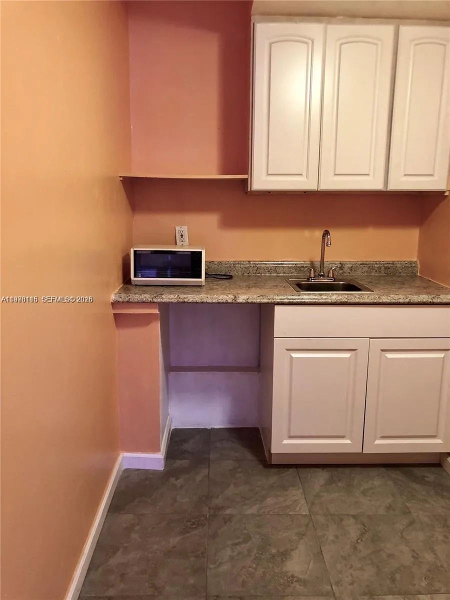 Kitchenette (2nd floor)