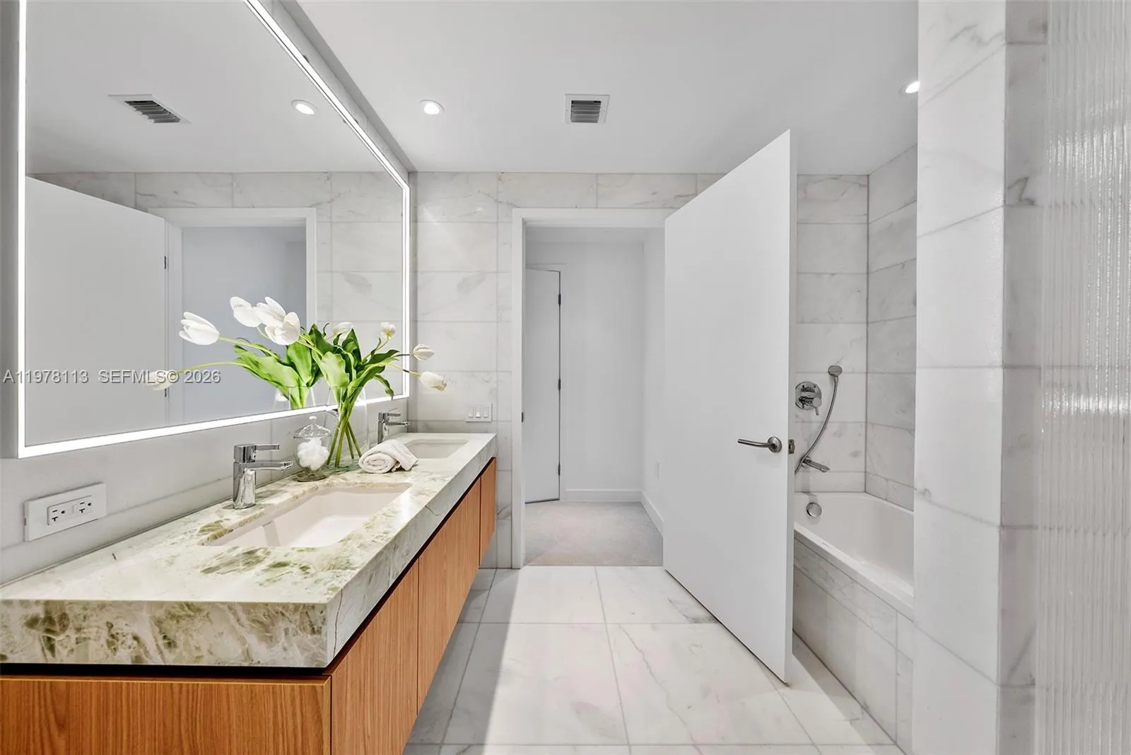 500 Alton 901, Miami Beach, Florida 33139, Miami Beach, Florida 33139, 3 Bedrooms Bedrooms, ,3 BathroomsBathrooms,Residential Lease,For Rent,500 Alton 901, Miami Beach, Florida 33139,A11978113