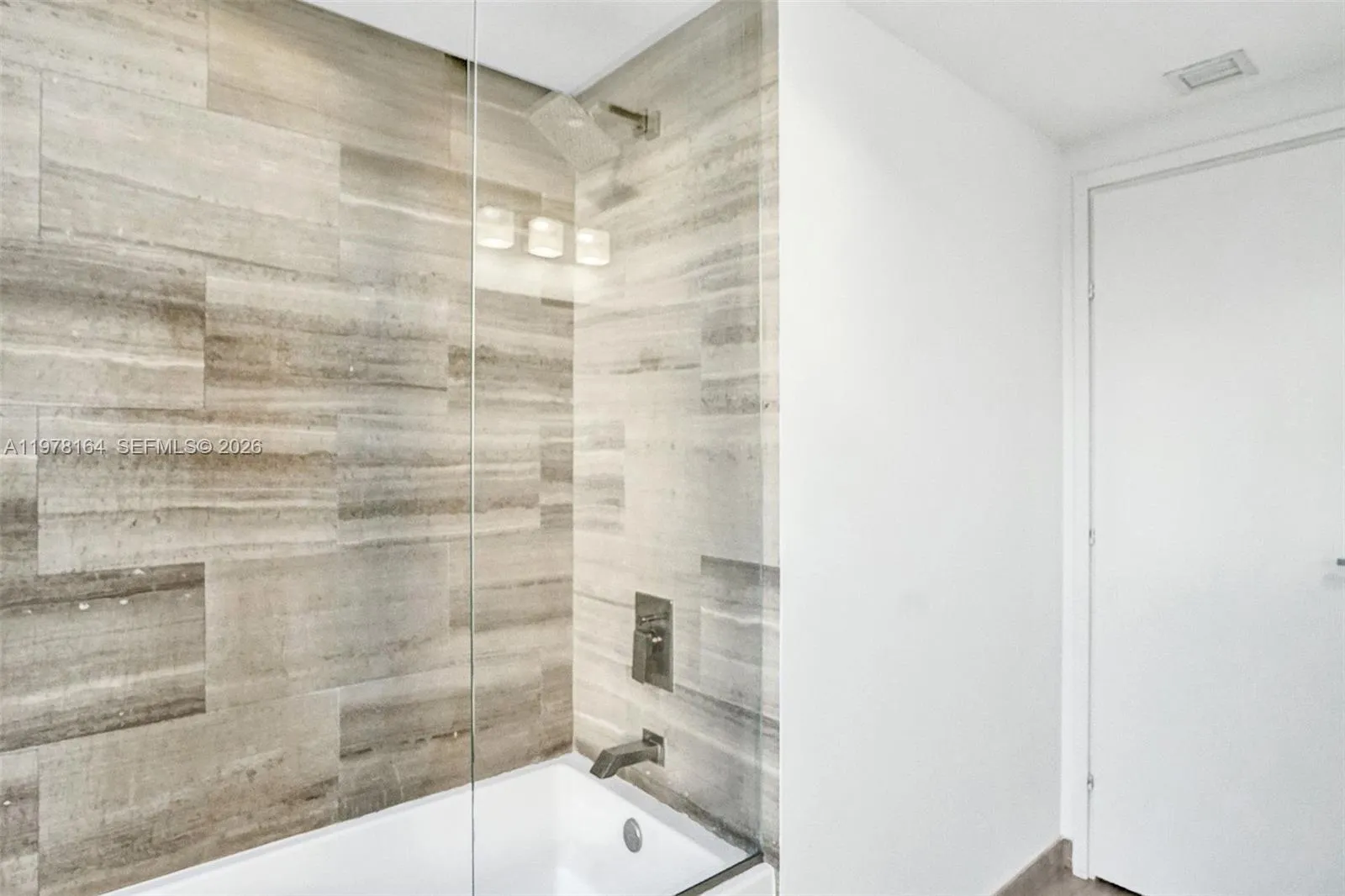 1300 Brickell Bay Dr 2702, Miami, Florida 33131, Miami, Florida 33131, 2 Bedrooms Bedrooms, ,2 BathroomsBathrooms,Residential Lease,For Rent,1300 Brickell Bay Dr 2702, Miami, Florida 33131,A11978164