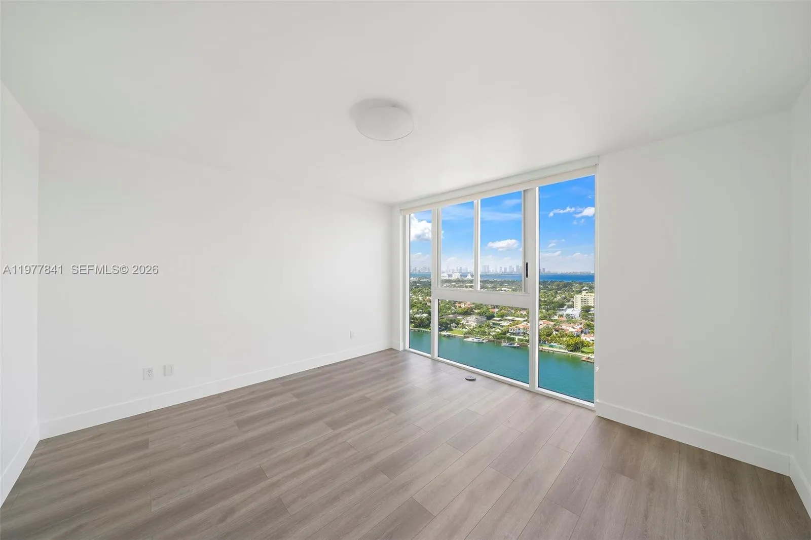 4775 Collins Ave 2507, Miami Beach, Florida 33140, Miami Beach, Florida 33140, 2 Bedrooms Bedrooms, ,2 BathroomsBathrooms,Residential Lease,For Rent,4775 Collins Ave 2507, Miami Beach, Florida 33140,A11977841