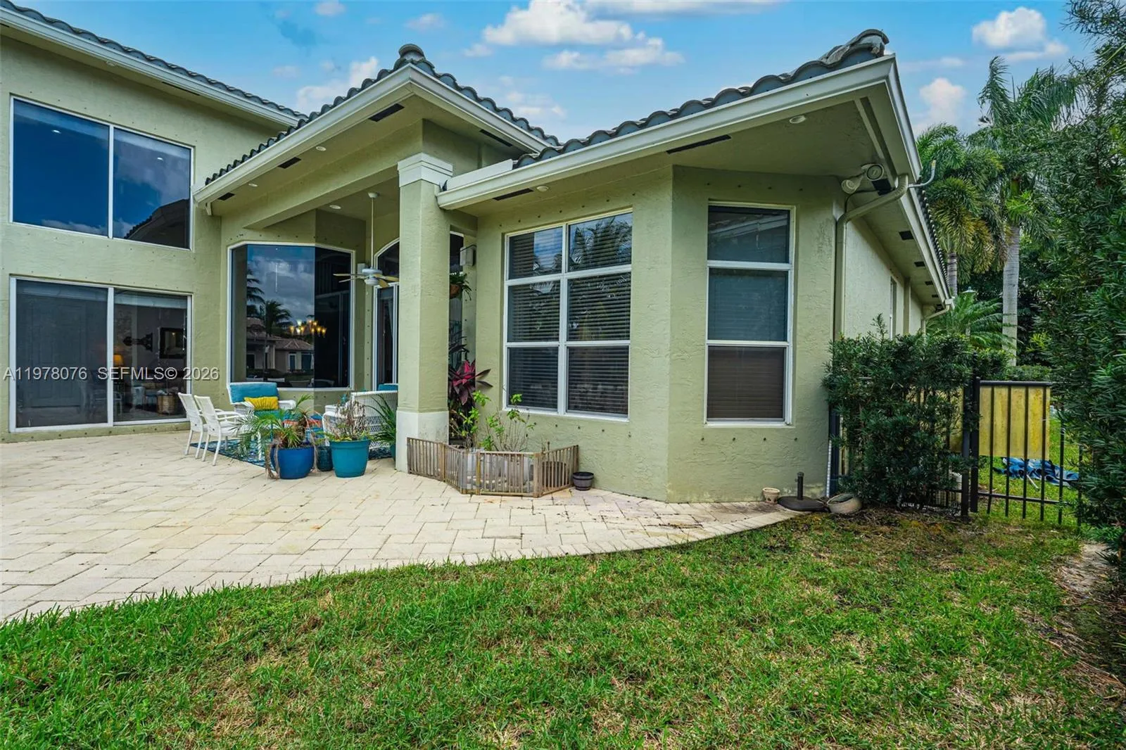 10221 Blue Palm St, Plantation, Florida 33324, Plantation, Florida 33324, 5 Bedrooms Bedrooms, ,4 BathroomsBathrooms,Residential,For Sale,10221 Blue Palm St, Plantation, Florida 33324,A11978076