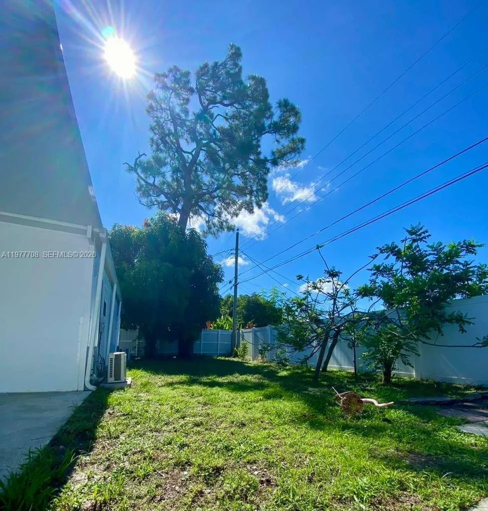 7110 Hope St, Hollywood, Florida 33024, Hollywood, Florida 33024, 1 Bedroom Bedrooms, ,1 BathroomBathrooms,Residential Lease,For Rent,7110 Hope St, Hollywood, Florida 33024,A11977708