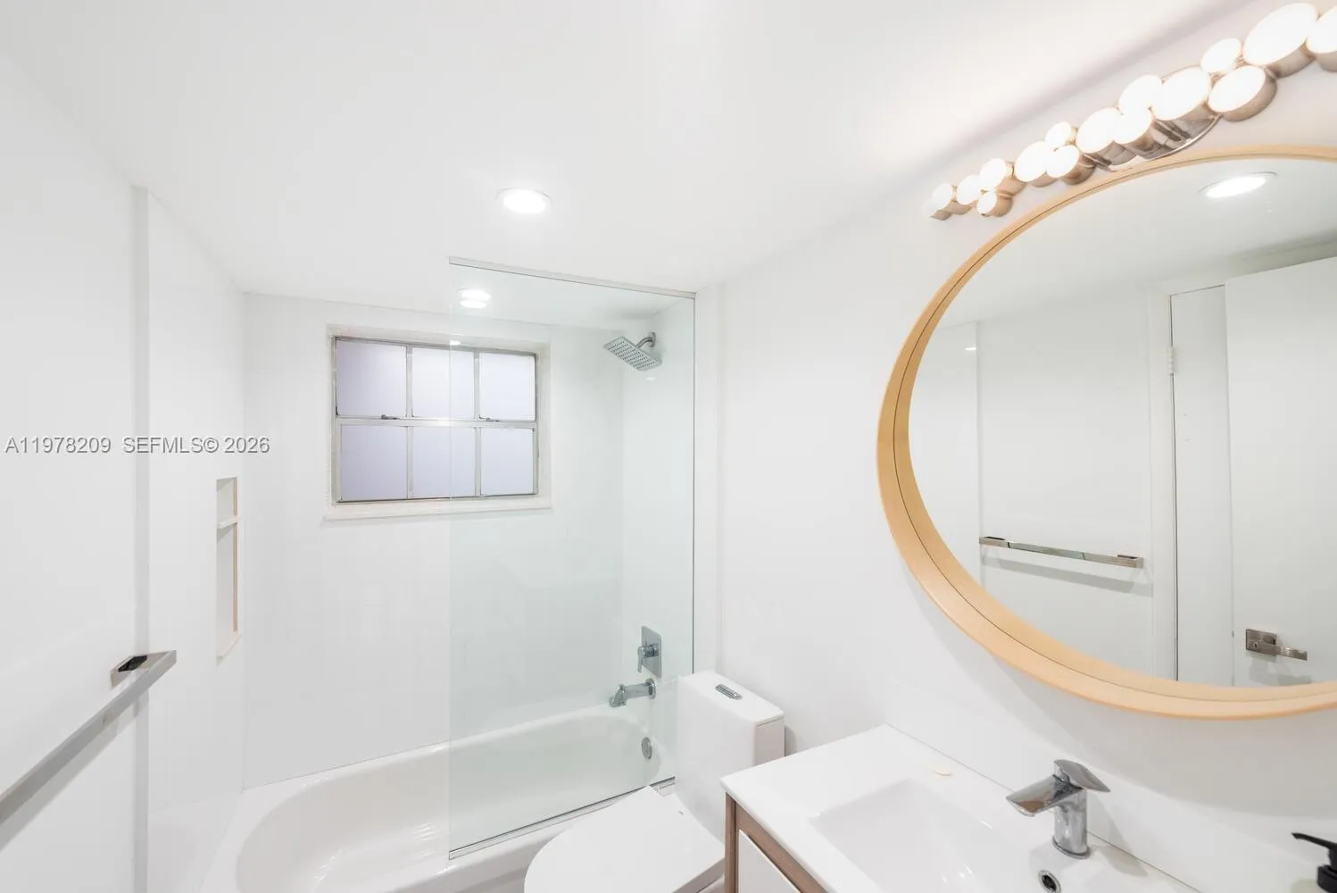 251 Galen Dr 115e, Key Biscayne, Florida 33149, Key Biscayne, Florida 33149, 1 Bedroom Bedrooms, ,2 BathroomsBathrooms,Residential Lease,For Rent,251 Galen Dr 115e, Key Biscayne, Florida 33149,A11978209