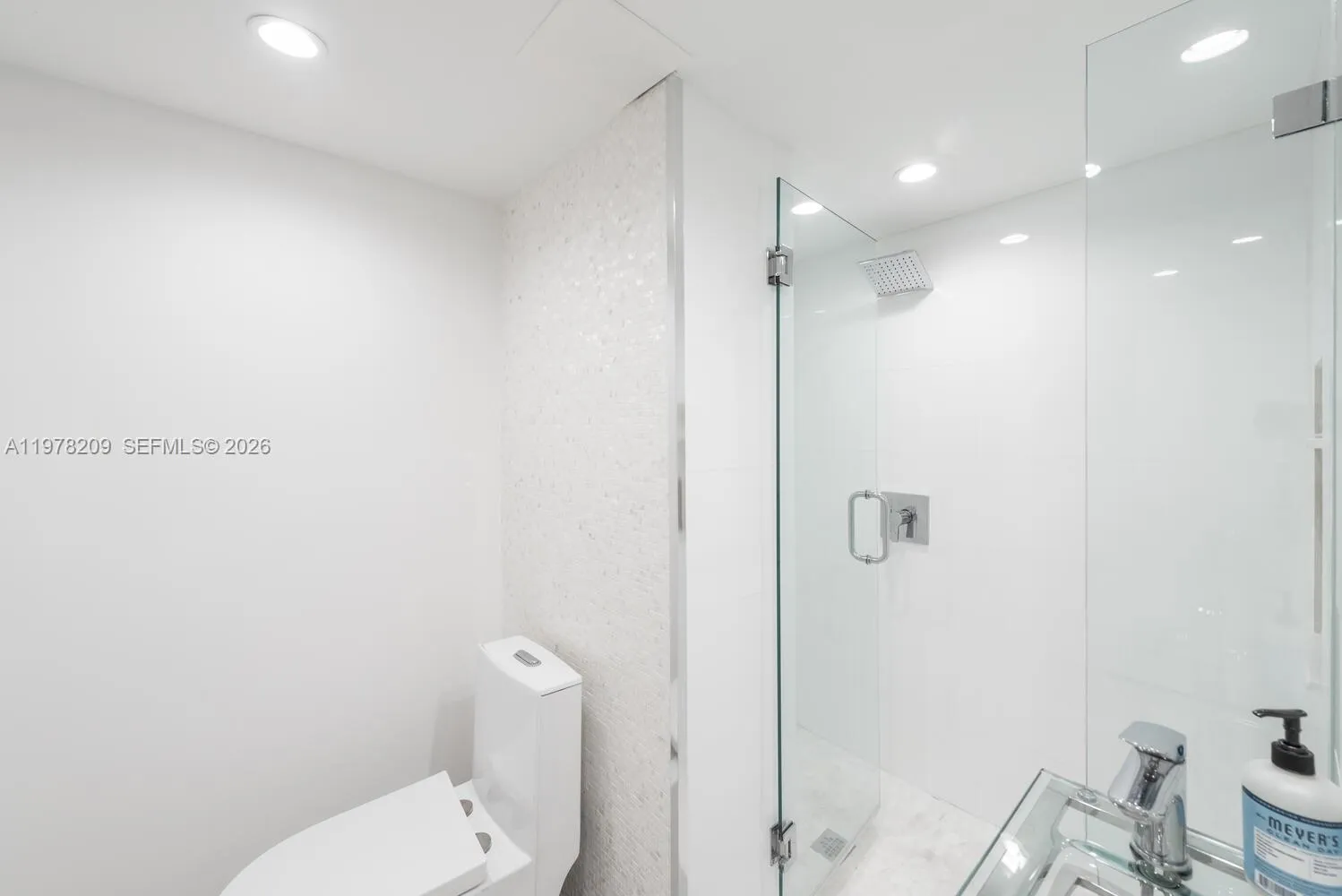 251 Galen Dr 115e, Key Biscayne, Florida 33149, Key Biscayne, Florida 33149, 1 Bedroom Bedrooms, ,2 BathroomsBathrooms,Residential Lease,For Rent,251 Galen Dr 115e, Key Biscayne, Florida 33149,A11978209