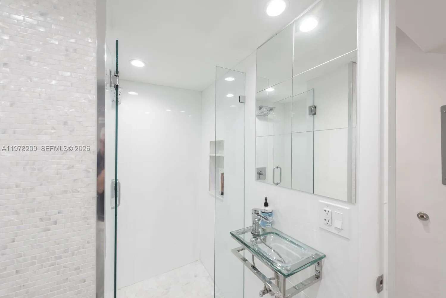 251 Galen Dr 115e, Key Biscayne, Florida 33149, Key Biscayne, Florida 33149, 1 Bedroom Bedrooms, ,2 BathroomsBathrooms,Residential Lease,For Rent,251 Galen Dr 115e, Key Biscayne, Florida 33149,A11978209