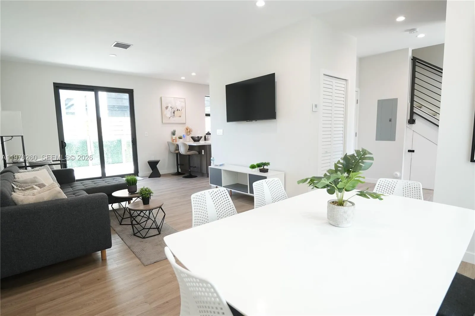 211 Se 4th St 3, Hallandale Beach, Florida 33009, Hallandale Beach, Florida 33009, 3 Bedrooms Bedrooms, ,2 BathroomsBathrooms,Residential Lease,For Rent,211 Se 4th St 3, Hallandale Beach, Florida 33009,A11978260