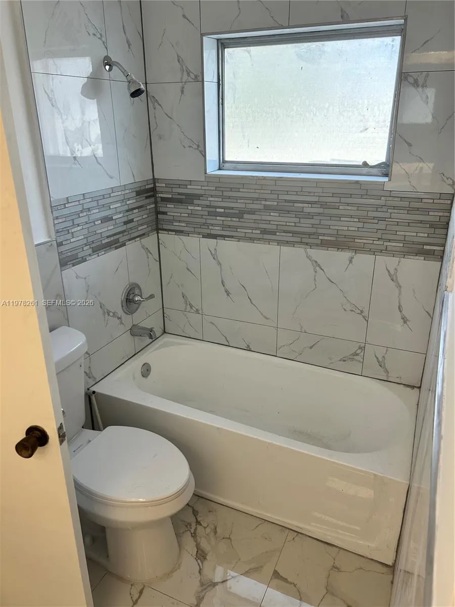 2000 Buchanan St 10, Hollywood, Florida 33020, Hollywood, Florida 33020, 2 Bedrooms Bedrooms, ,1 BathroomBathrooms,Residential Lease,For Rent,2000 Buchanan St 10, Hollywood, Florida 33020,A11978261