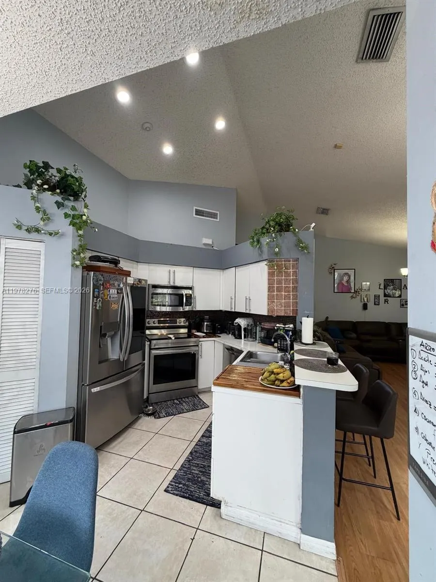 400 Somerset Way, Weston, Florida 33326, Weston, Florida 33326, 3 Bedrooms Bedrooms, ,2 BathroomsBathrooms,Residential,For Sale,400 Somerset Way, Weston, Florida 33326,A11978276