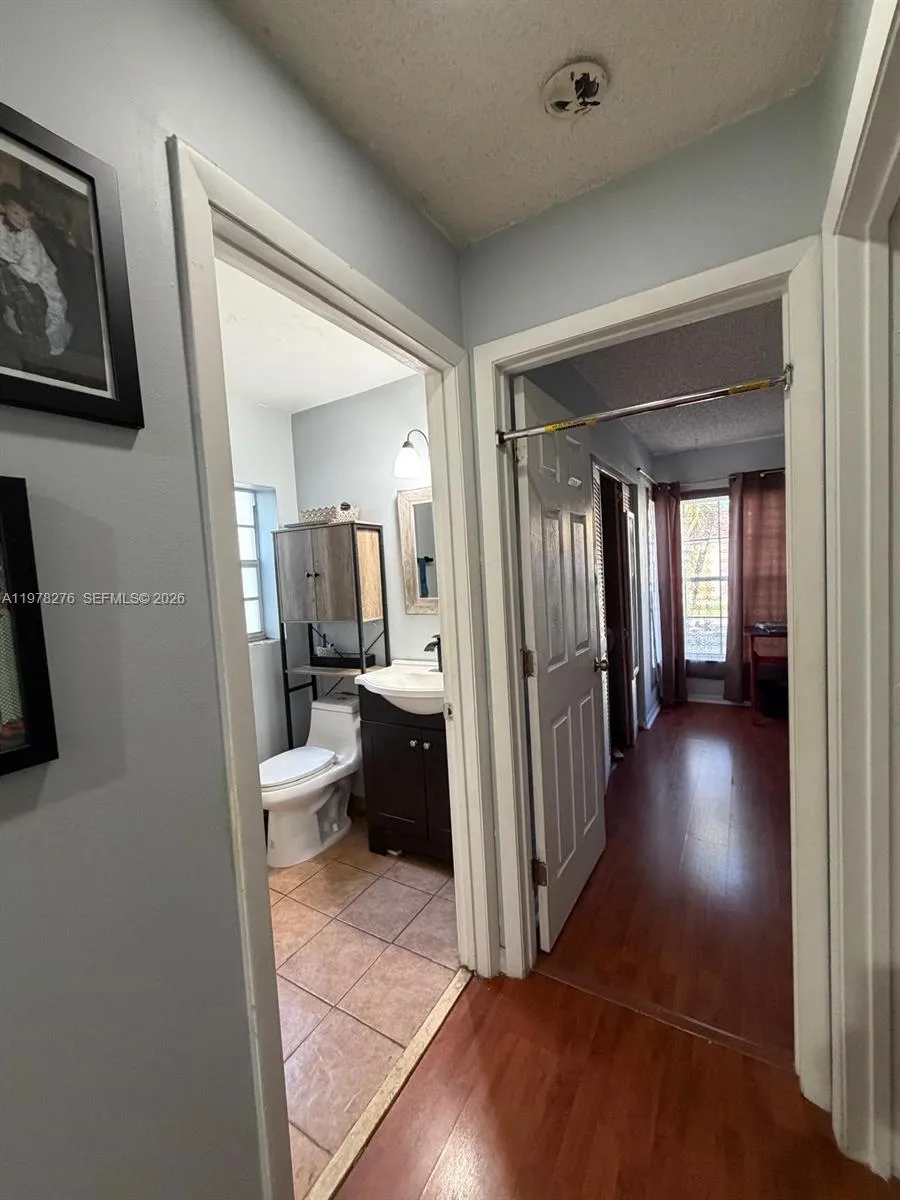 400 Somerset Way, Weston, Florida 33326, Weston, Florida 33326, 3 Bedrooms Bedrooms, ,2 BathroomsBathrooms,Residential,For Sale,400 Somerset Way, Weston, Florida 33326,A11978276