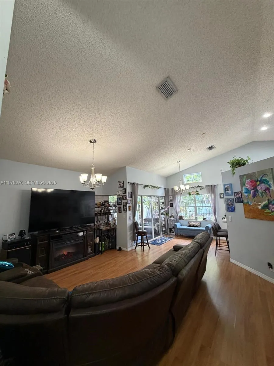 400 Somerset Way, Weston, Florida 33326, Weston, Florida 33326, 3 Bedrooms Bedrooms, ,2 BathroomsBathrooms,Residential,For Sale,400 Somerset Way, Weston, Florida 33326,A11978276