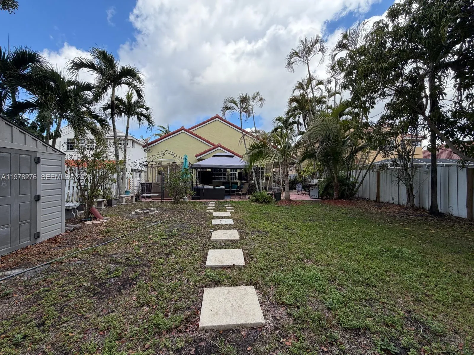 400 Somerset Way, Weston, Florida 33326, Weston, Florida 33326, 3 Bedrooms Bedrooms, ,2 BathroomsBathrooms,Residential,For Sale,400 Somerset Way, Weston, Florida 33326,A11978276