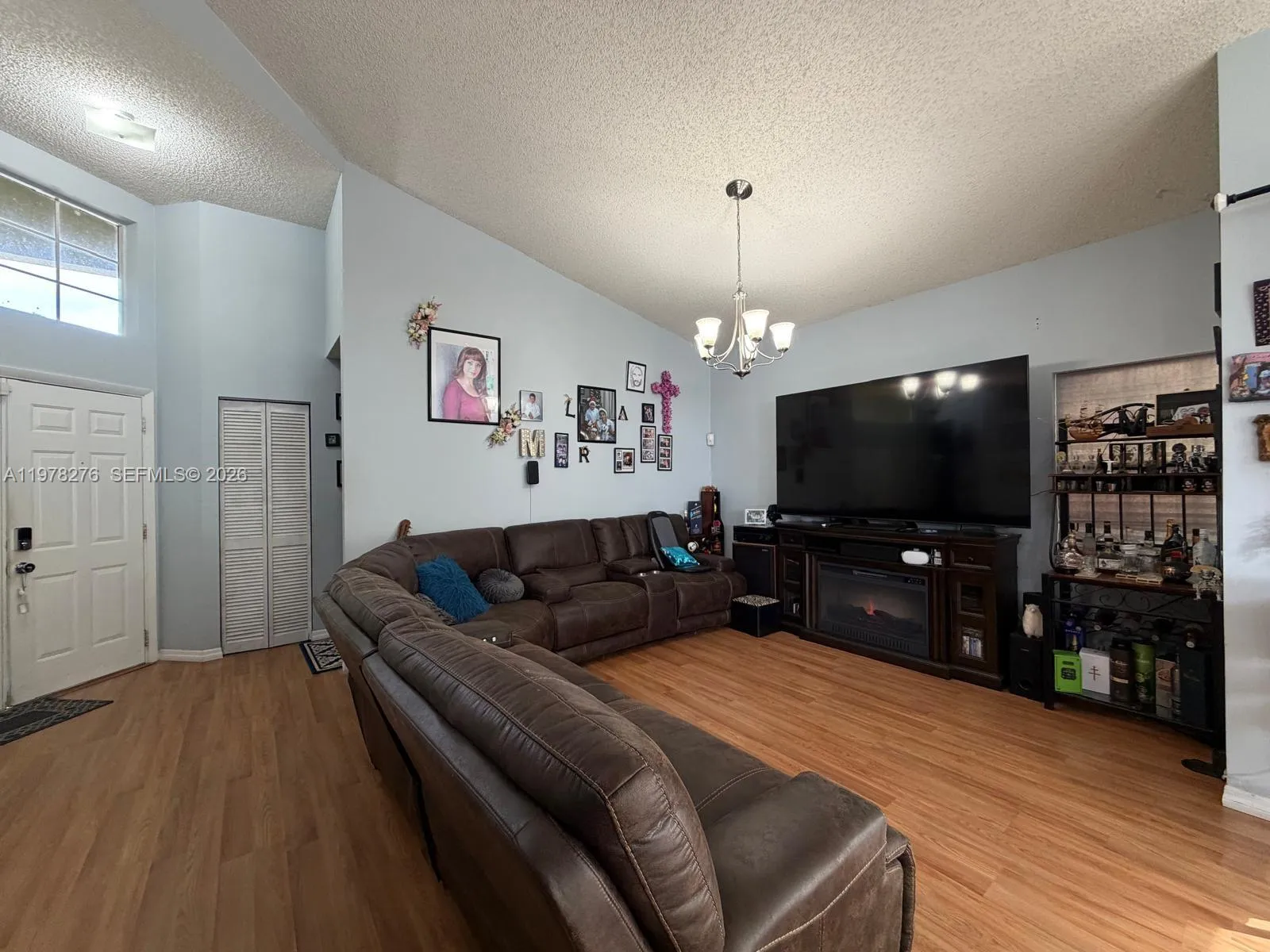 400 Somerset Way, Weston, Florida 33326, Weston, Florida 33326, 3 Bedrooms Bedrooms, ,2 BathroomsBathrooms,Residential,For Sale,400 Somerset Way, Weston, Florida 33326,A11978276