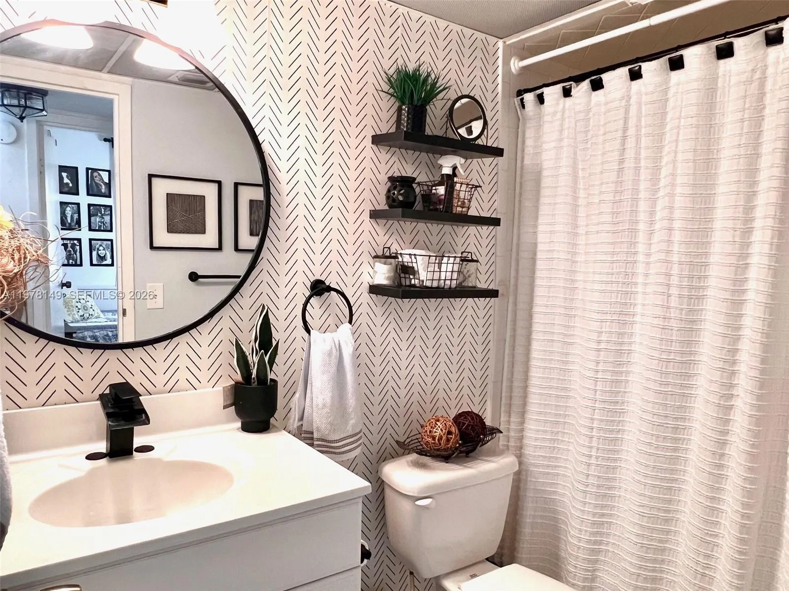 2811 Somerset Dr 211, Lauderdale Lakes, Florida 33, Lauderdale Lakes, Florida 33311, 2 Bedrooms Bedrooms, ,2 BathroomsBathrooms,Residential Lease,For Rent,2811 Somerset Dr 211, Lauderdale Lakes, Florida 33,A11978149