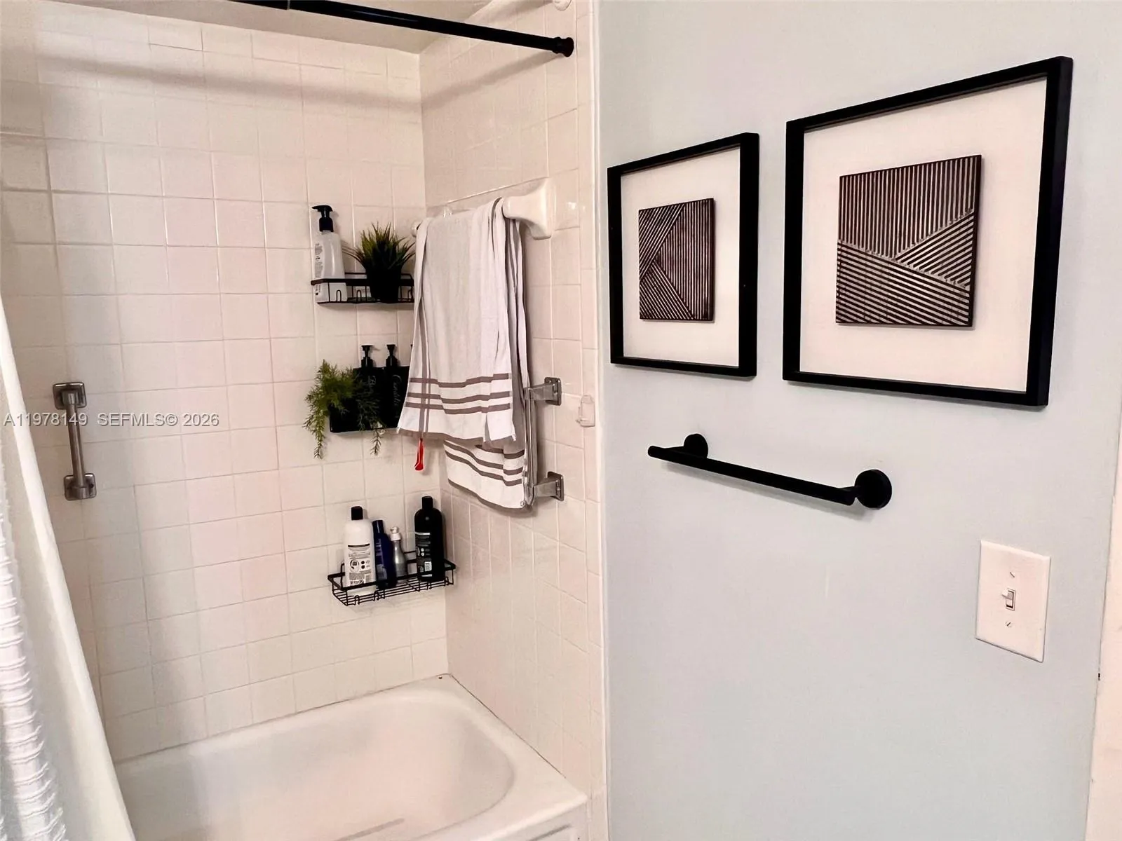 2811 Somerset Dr 211, Lauderdale Lakes, Florida 33, Lauderdale Lakes, Florida 33311, 2 Bedrooms Bedrooms, ,2 BathroomsBathrooms,Residential Lease,For Rent,2811 Somerset Dr 211, Lauderdale Lakes, Florida 33,A11978149