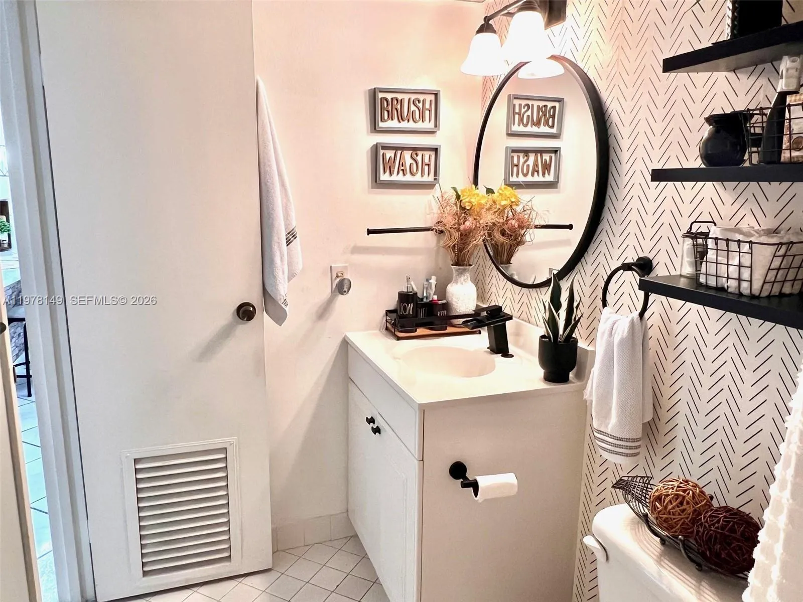 2811 Somerset Dr 211, Lauderdale Lakes, Florida 33, Lauderdale Lakes, Florida 33311, 2 Bedrooms Bedrooms, ,2 BathroomsBathrooms,Residential Lease,For Rent,2811 Somerset Dr 211, Lauderdale Lakes, Florida 33,A11978149