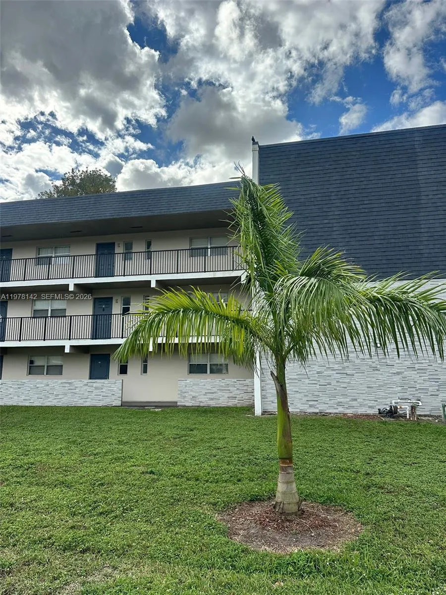 8000 Fairview Dr 306, Tamarac, Florida 33321, Tamarac, Florida 33321, 2 Bedrooms Bedrooms, ,2 BathroomsBathrooms,Residential Lease,For Rent,8000 Fairview Dr 306, Tamarac, Florida 33321,A11978142
