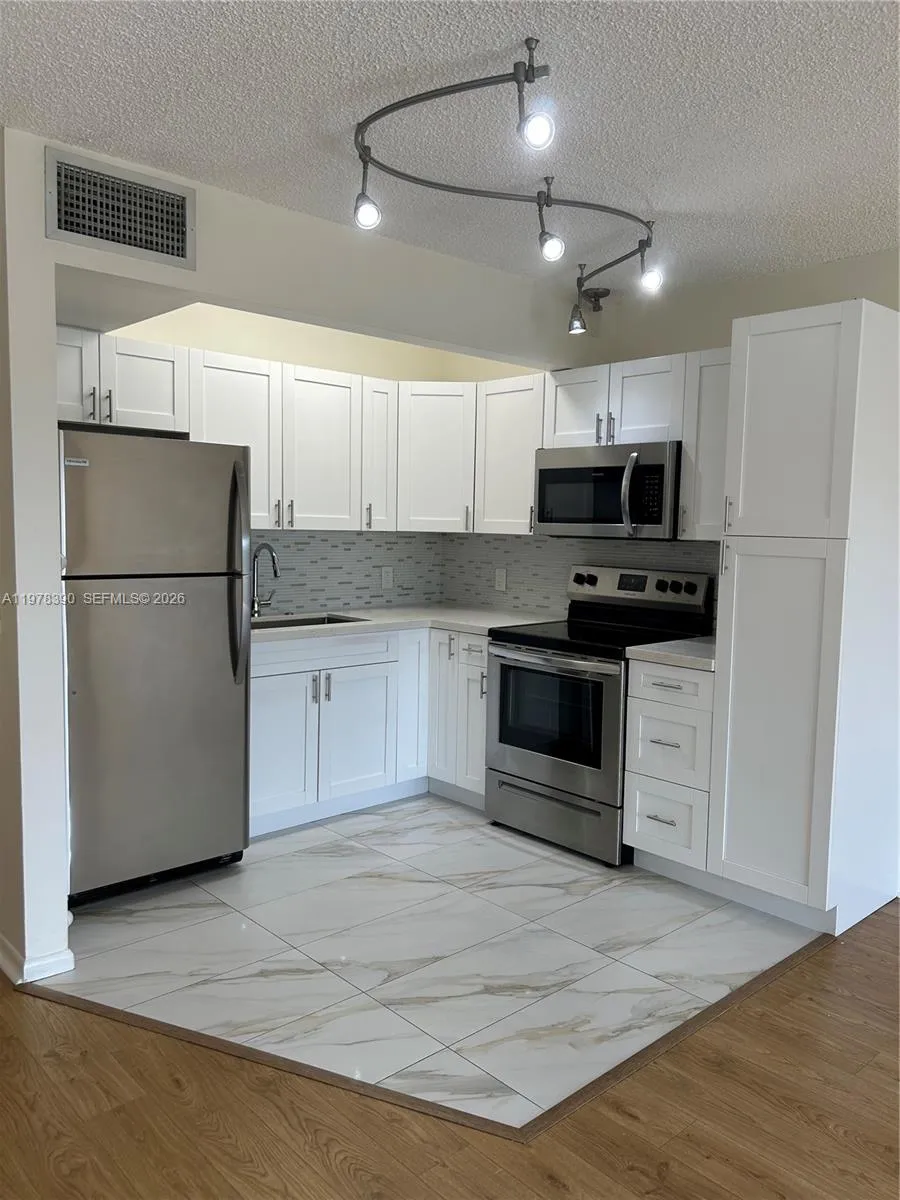 1400 Sw 124th Ter 405q, Pembroke Pines, Florida 33, Pembroke Pines, Florida 33027, ,1 BathroomBathrooms,Residential Lease,For Rent,1400 Sw 124th Ter 405q, Pembroke Pines, Florida 33,A11978390