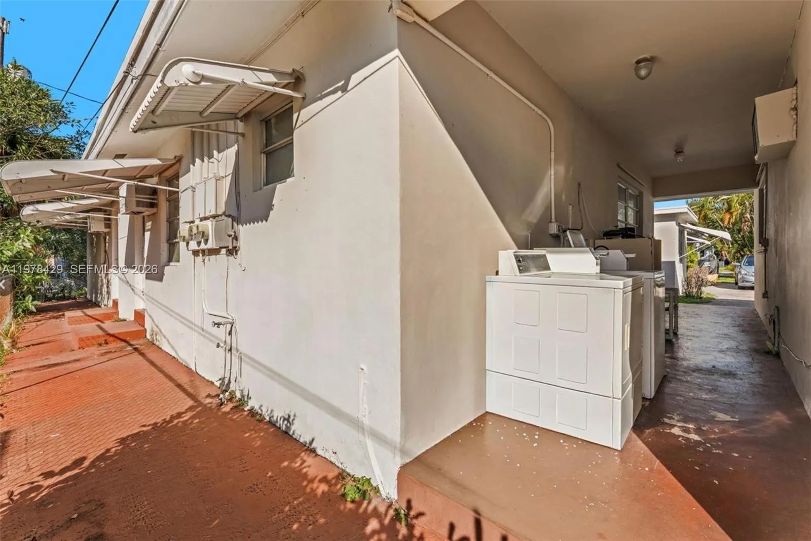 1708 Hayes St 3, Hollywood, Florida 33020, Hollywood, Florida 33020, 1 Bedroom Bedrooms, ,1 BathroomBathrooms,Residential Lease,For Rent,1708 Hayes St 3, Hollywood, Florida 33020,A11978429