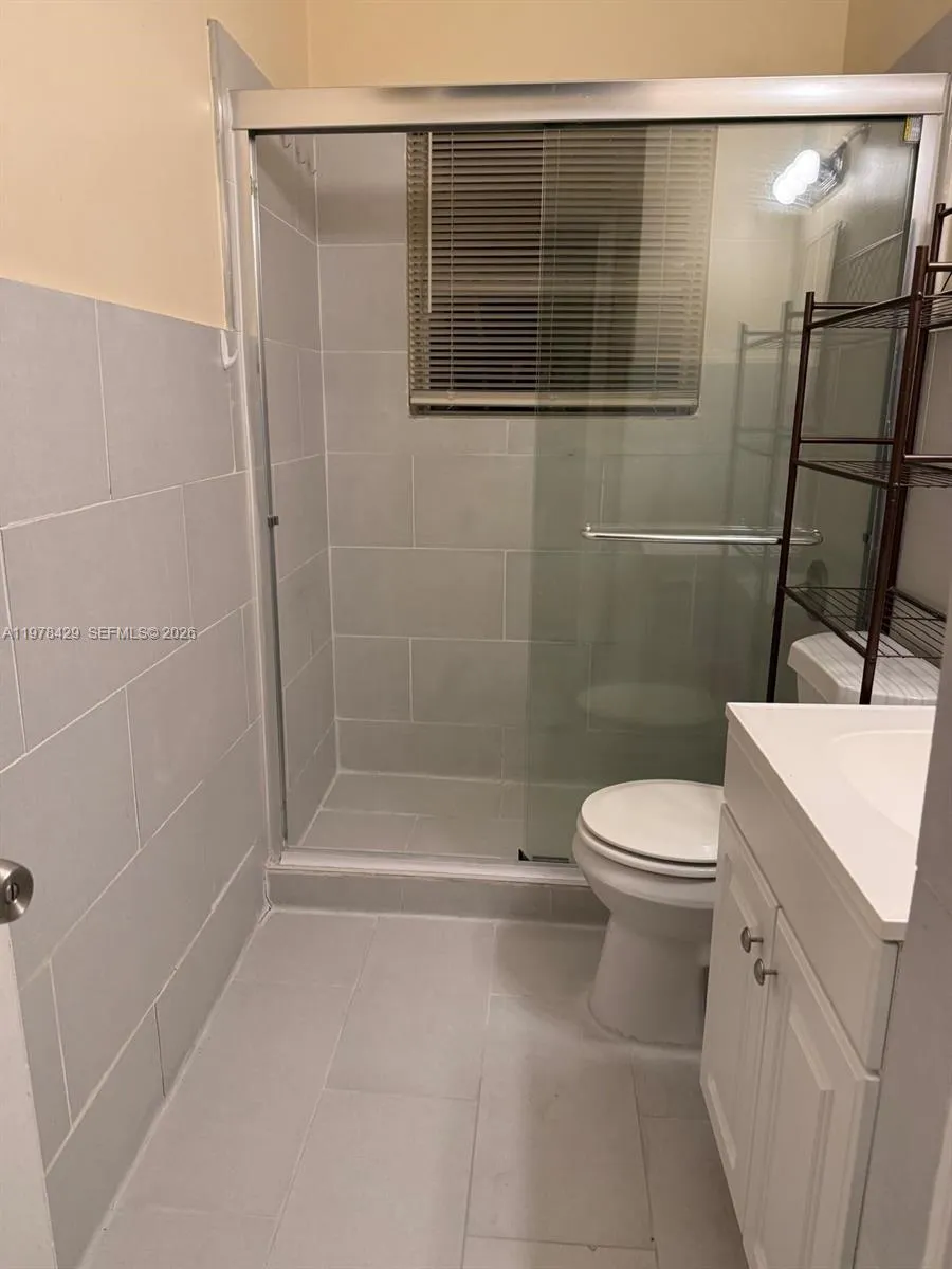 1708 Hayes St 3, Hollywood, Florida 33020, Hollywood, Florida 33020, 1 Bedroom Bedrooms, ,1 BathroomBathrooms,Residential Lease,For Rent,1708 Hayes St 3, Hollywood, Florida 33020,A11978429