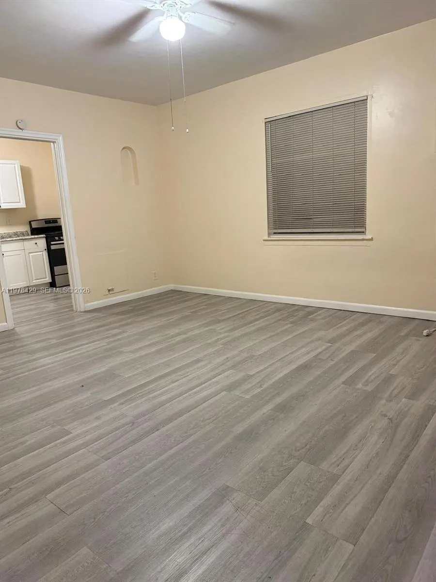 1708 Hayes St 3, Hollywood, Florida 33020, Hollywood, Florida 33020, 1 Bedroom Bedrooms, ,1 BathroomBathrooms,Residential Lease,For Rent,1708 Hayes St 3, Hollywood, Florida 33020,A11978429