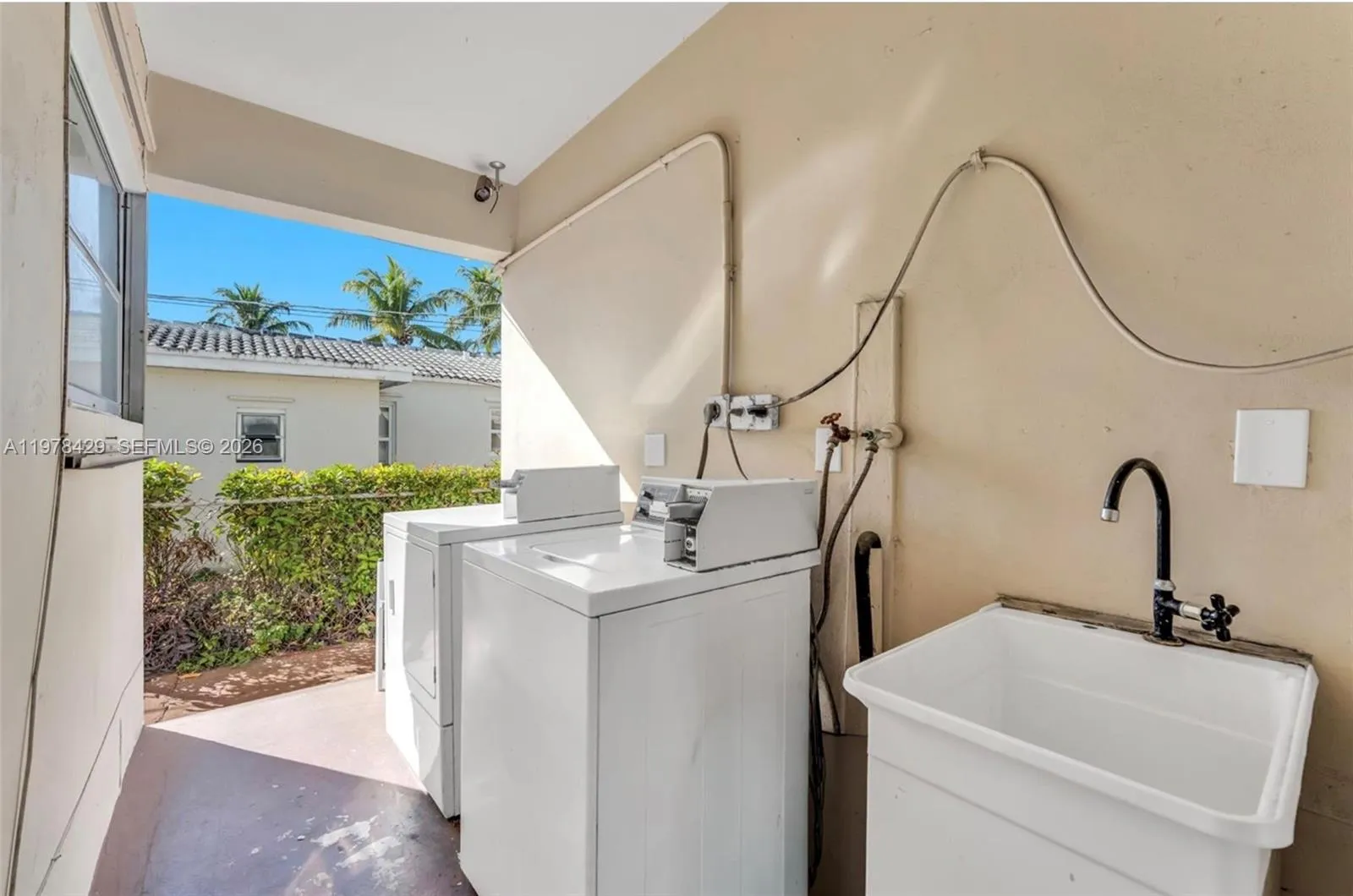 1708 Hayes St 3, Hollywood, Florida 33020, Hollywood, Florida 33020, 1 Bedroom Bedrooms, ,1 BathroomBathrooms,Residential Lease,For Rent,1708 Hayes St 3, Hollywood, Florida 33020,A11978429
